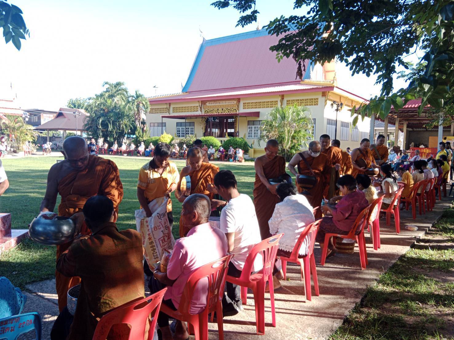 พช.ขอนแก่น : อำเภอซำสูง ดำเนินการโครงการวัด ประชารัฐ สร้างสุข