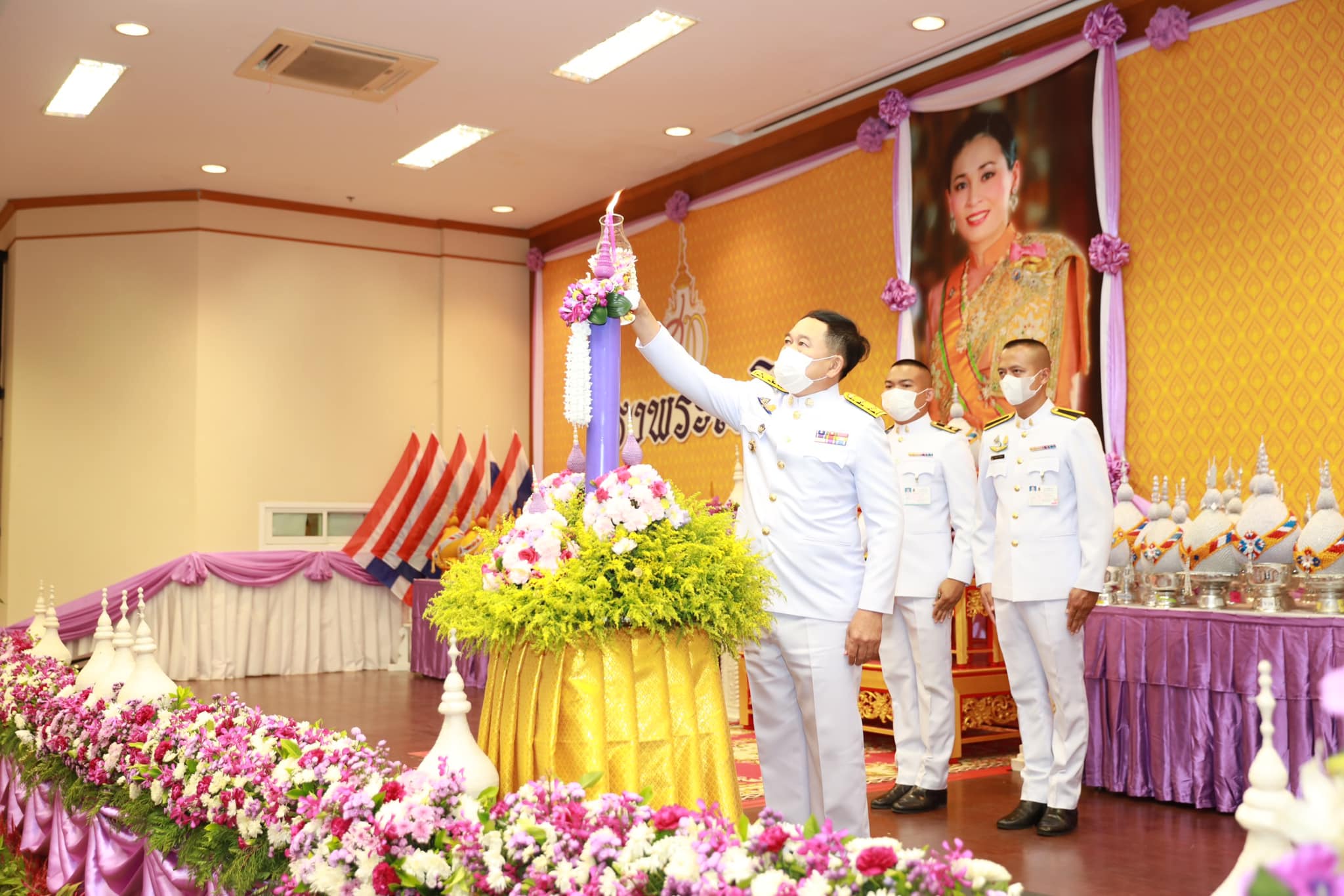 ? จังหวัดขอนแก่น : จัดพิธีถวายเครื่องราชสักการะและวางพานพุ่ม ถวายพระพรชัยมงคล เนื่องในวันเฉลิมพระชนมพรรษา สมเด็จพระนางเจ้าสุทิดา พัชรสุธาพิมลลักษณ พระบรมราชินี