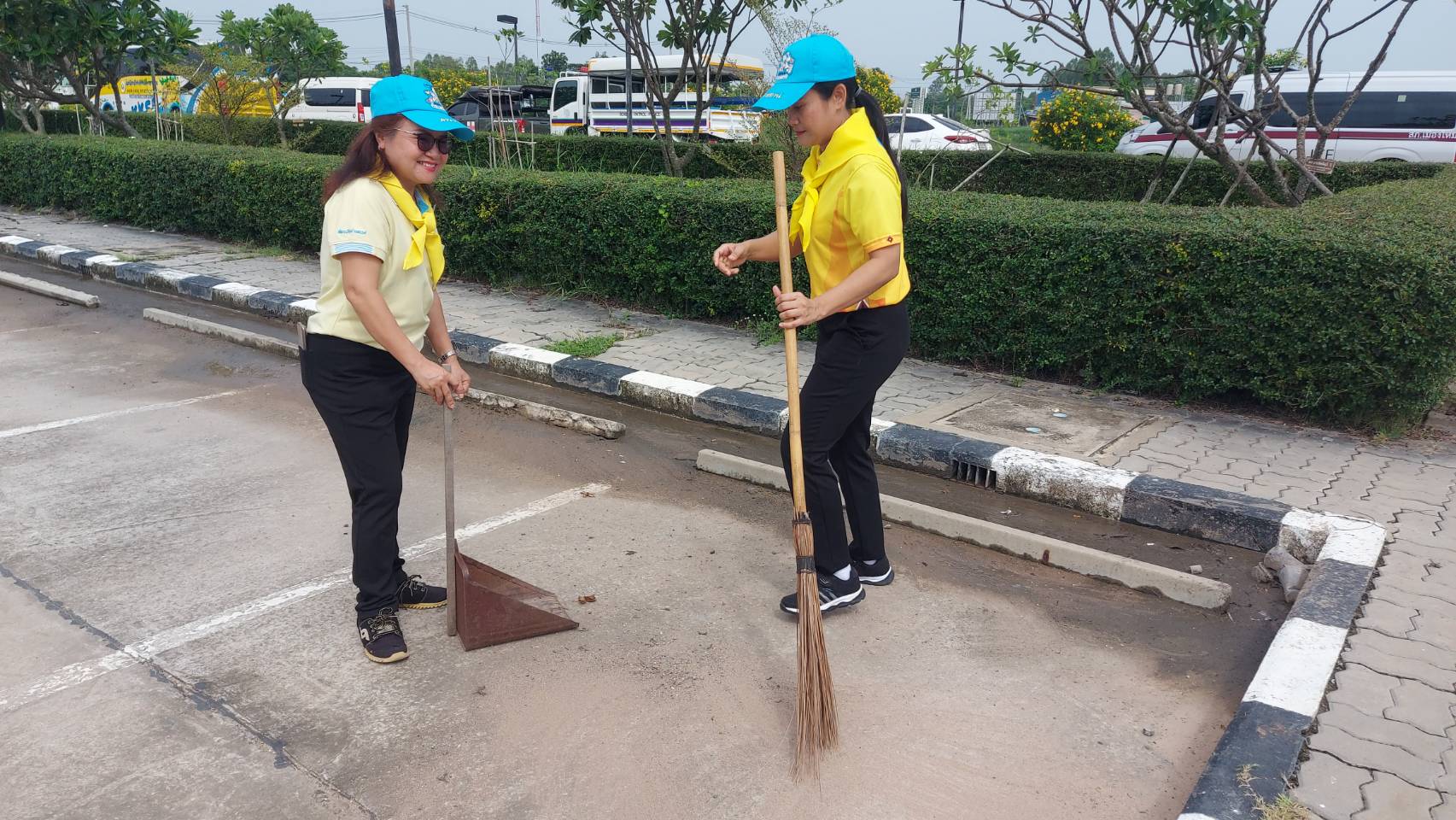 ? พช.ขอนแก่น : ร่วมกิจกรรมจิตอาสาพัฒนา ทำความสะอาดปรับปรุงภูมิทัศน์ บริจาคโลหิต เนื่องในวันคล้ายวันสวรรคตพระบาทสมเด็จพระปรเมนทรมหาอานันทมหิดล ปี 2566