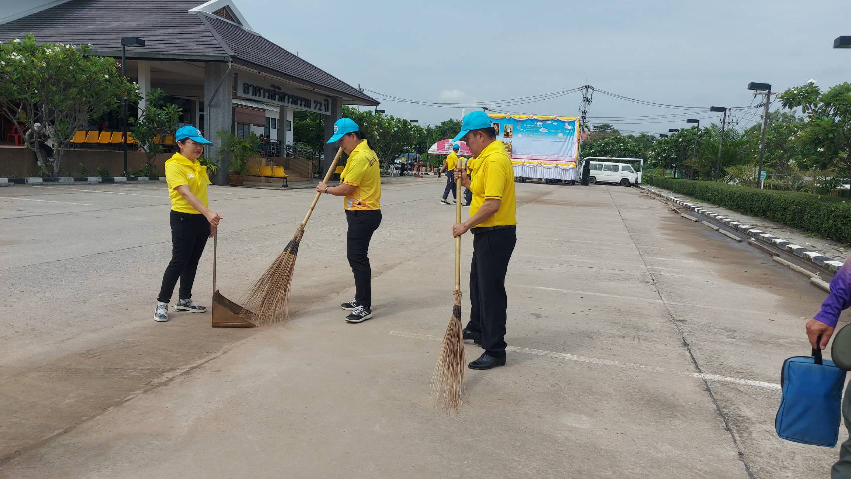 ? พช.ขอนแก่น : ร่วมกิจกรรมจิตอาสาพัฒนา ทำความสะอาดปรับปรุงภูมิทัศน์ บริจาคโลหิต เนื่องในวันคล้ายวันสวรรคตพระบาทสมเด็จพระปรเมนทรมหาอานันทมหิดล ปี 2566