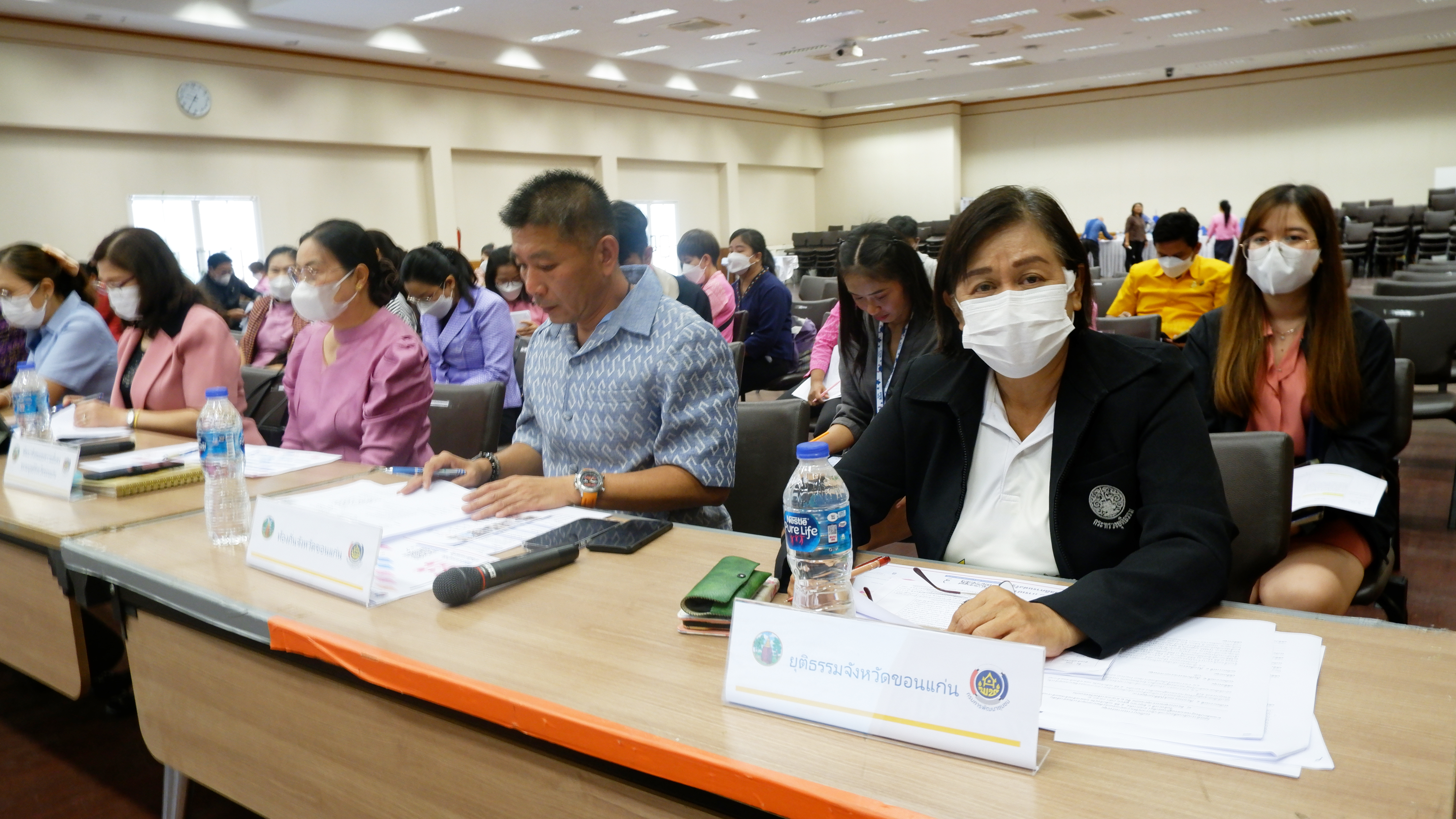 ?พช.ขอนแก่น : จัดประชุมคณะทำงานขับเคลื่อนการดำเนินงานขจัดความยากจนและพัฒนาคนทุกช่วงวัยอย่างยั่งยืนตามหลักปรัชญาของเศรษฐกิจพอเพียง ตามภารกิจ 5 มิติ ระดับจังหวัด