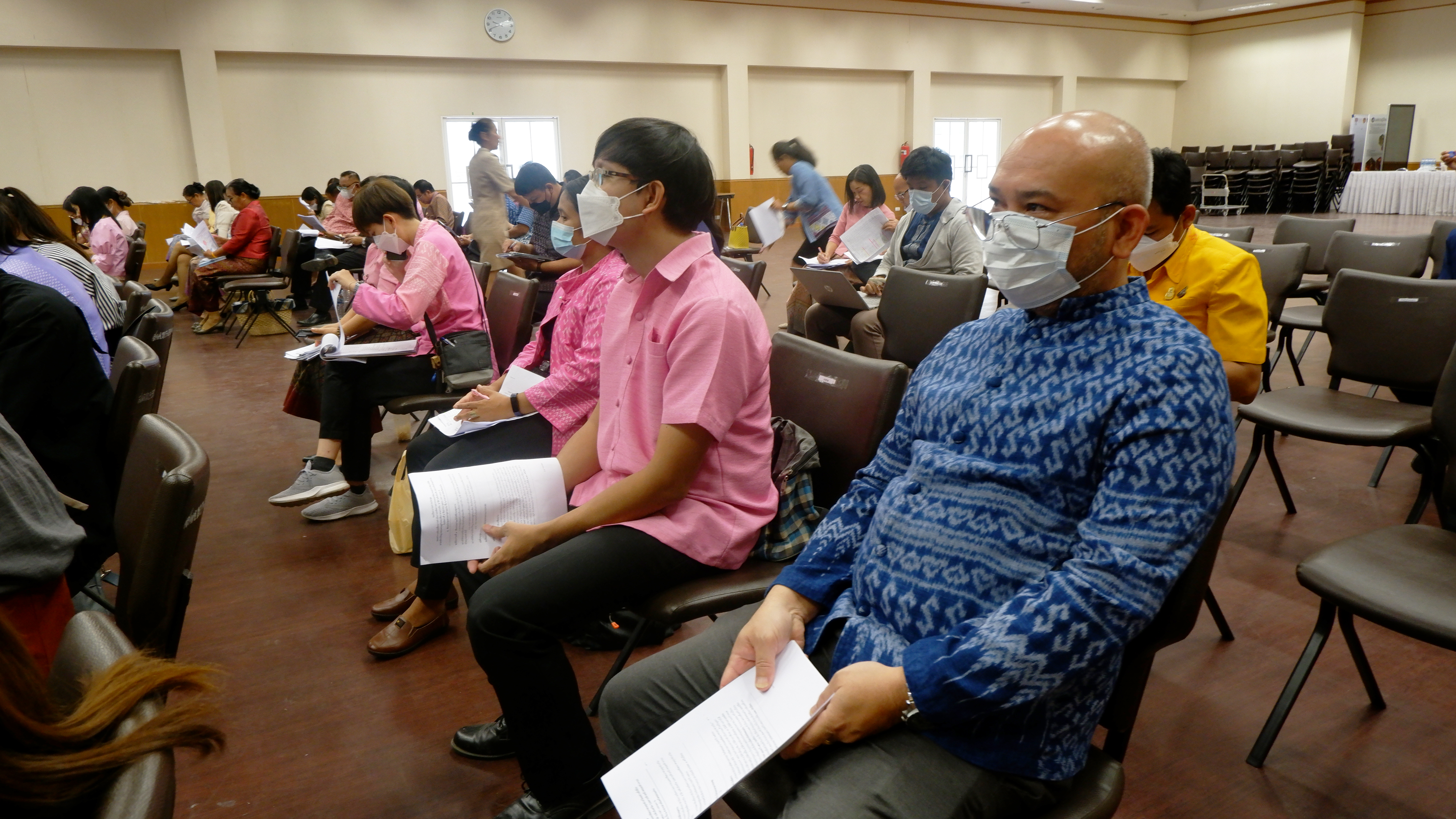 ?พช.ขอนแก่น : จัดประชุมคณะทำงานขับเคลื่อนการดำเนินงานขจัดความยากจนและพัฒนาคนทุกช่วงวัยอย่างยั่งยืนตามหลักปรัชญาของเศรษฐกิจพอเพียง ตามภารกิจ 5 มิติ ระดับจังหวัด