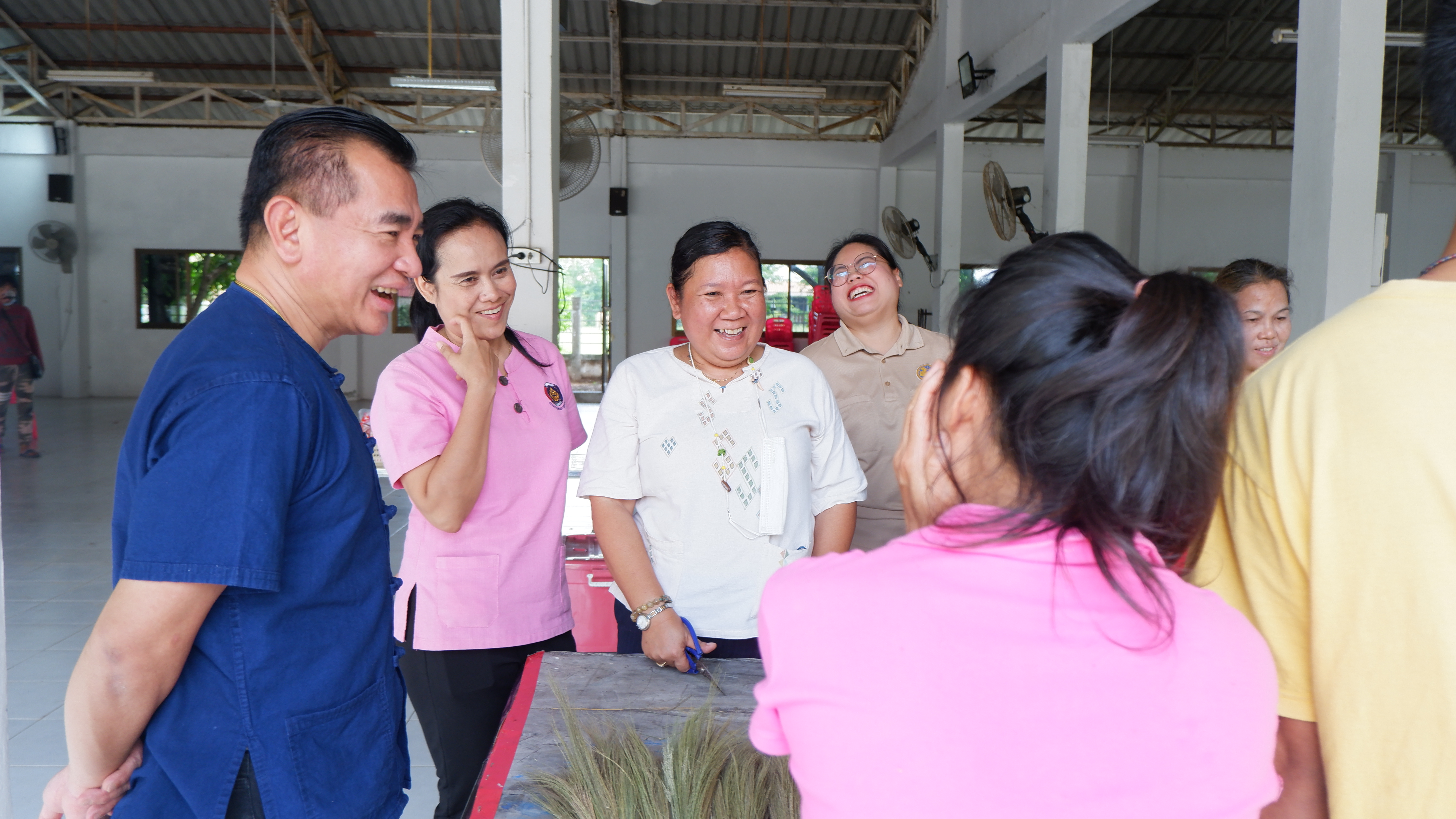 ? พช.ขอนแก่น : ร่วมสนับสนุนการดำเนินกิจกรรมศูนย์เรียนรู้ต้นแบบหนุนเสริมสัมมาชีพแก่เยาวชนกลุ่มเสี่ยงหรือผู้ผ่านการบำบัด อำเภอบ้านแฮด