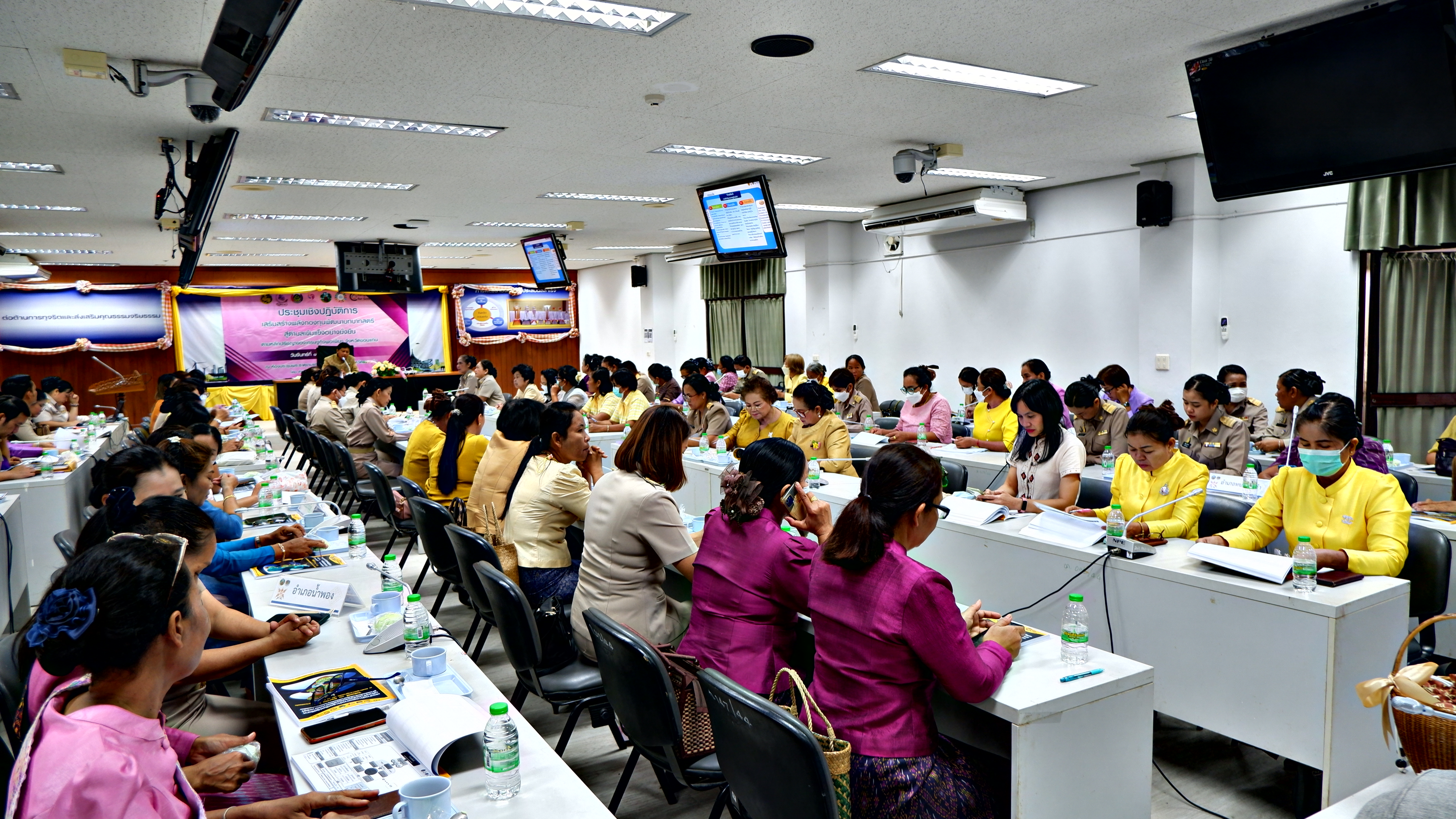 ?พช. ขอนแก่น : ปลุกพลังสตรีขอนแก่น “ประชุมชิงปฏิบัติการเสริมสร้างพลังกองทุนพัฒนาบทบทสตรีสู่ตำบลเข้มแข็ง”