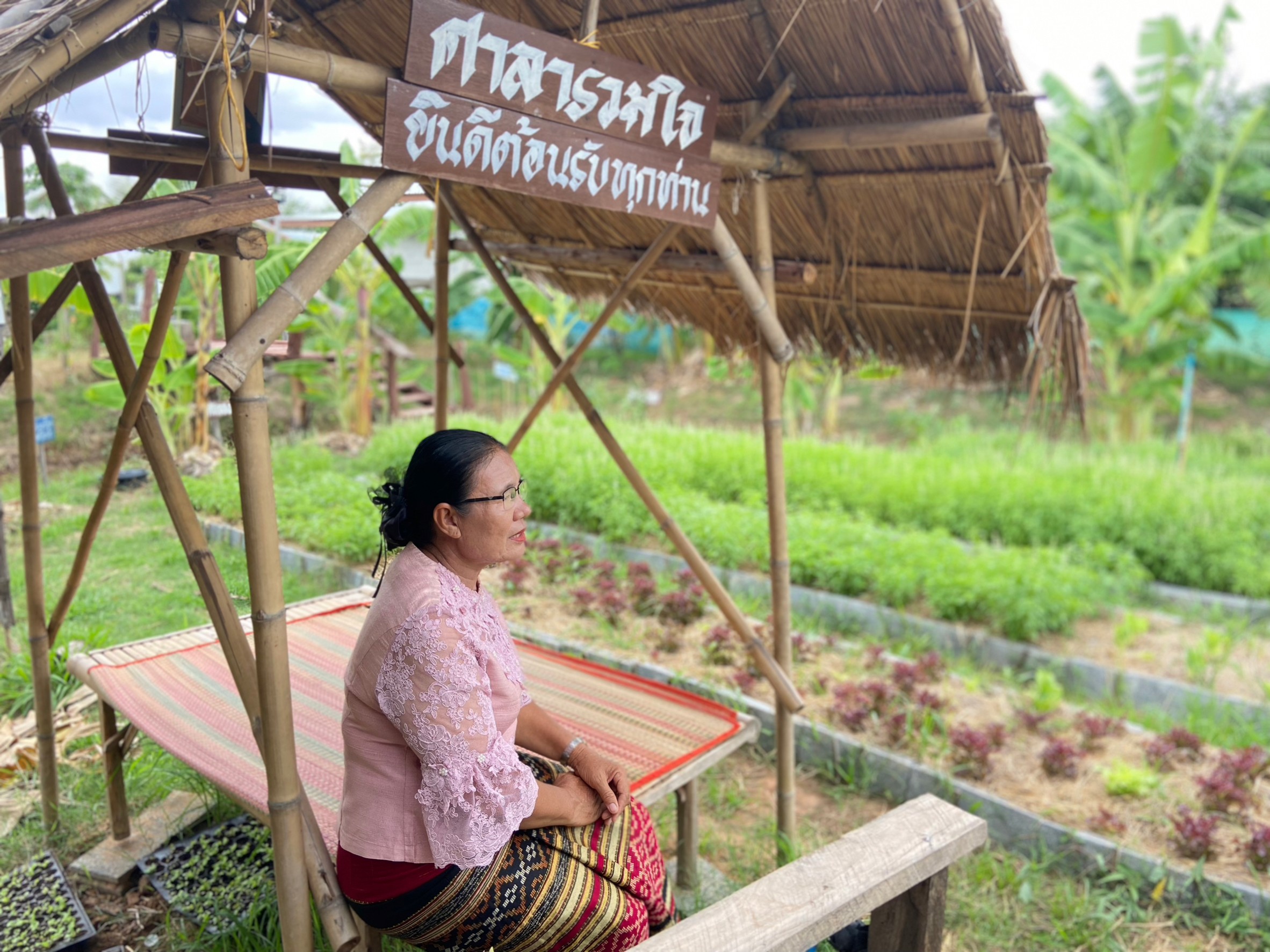 ?พช. ขอนแก่น : ถ่ายทำวิดีทัศน์ ครัวเรือนยากจนต้นแบบ (Best practice) ตามโครงการขจัดความยากจนและพัฒนาคนทุกช่วงวัยอย่างยั่งยืนตามหลักปรัชญาของเศรษฐกิจพอเพียง อำเภอหนองสองห้อง