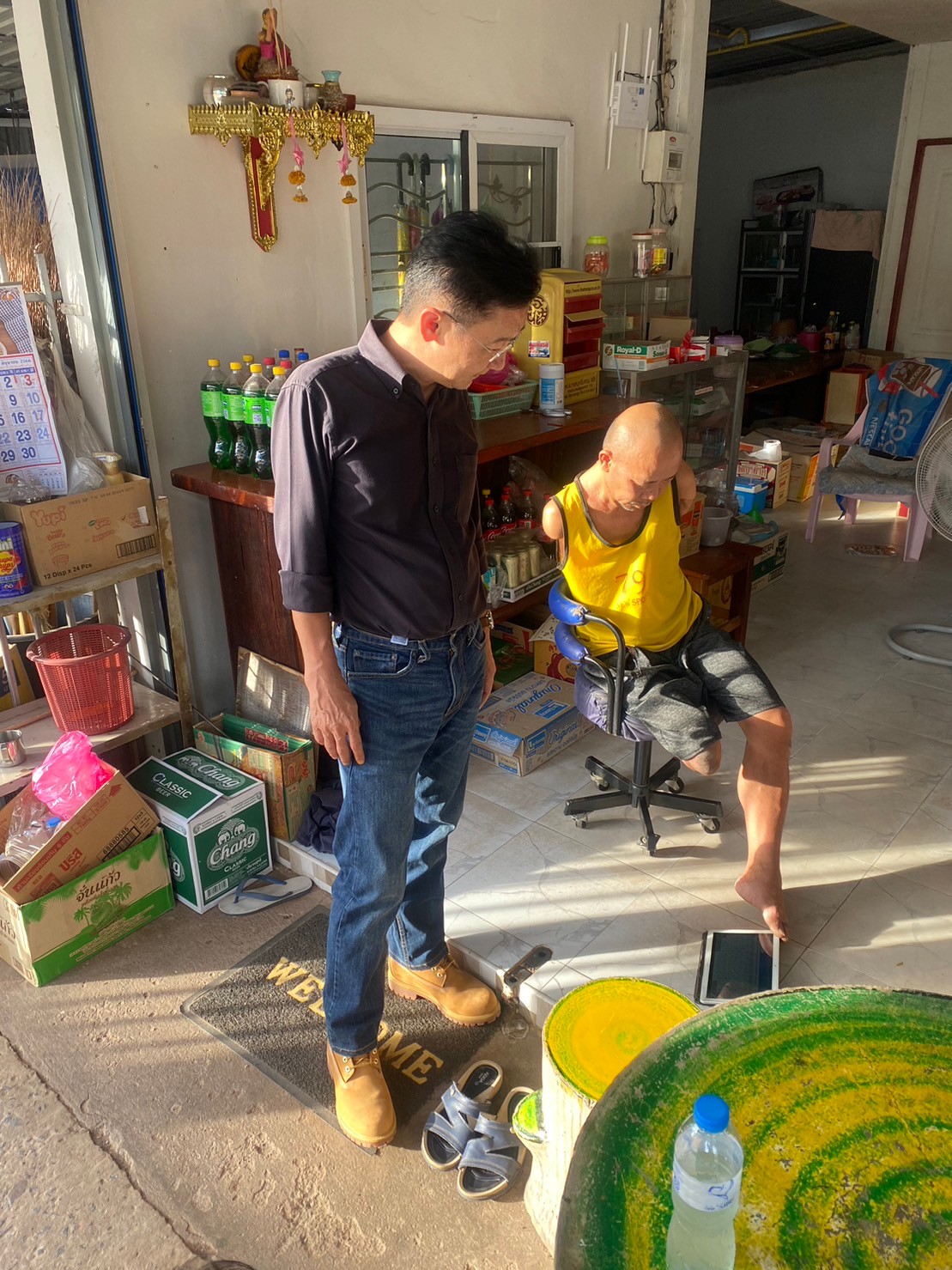 จังหวัดขอนแก่น : รองผู้ว่าฯขอนแก่น (นายชาญชัย ศรศรีวิชัย) ลงพื้นที่สำรวจ ครัวเรือนยากจน ตามแนวทางการขจัดความยากจนและพัฒนาคนทุกช่วงวัยอย่างยั่งยืน ตามหลักปรัชญาของเศรษฐกิจพอเพียง ในพื้นที่อำเภอชุมแพ