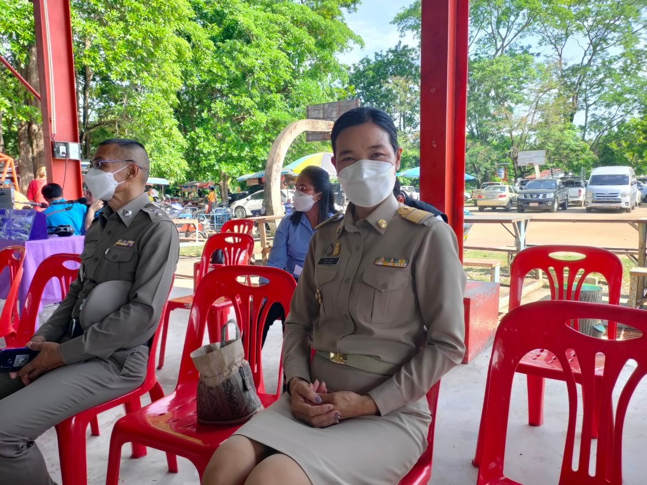 ? พช.ขอนแก่น : ร่วมงานเปิดการปฏิบัติงานหน่วยแพทย์เคลื่อนที่ พอ.สว.และโครงการหน่วยบำบัดทุกข์ บำรุงสุข สร้างรอยยิ้มให้กับประชาชน อ.หนองนาคำ
