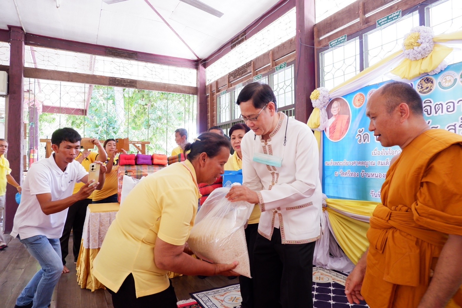 พช.ขอนแก่น : อำเภอพล ดำเนินการโครงการวัด ประชา รัฐ สร้างสุข