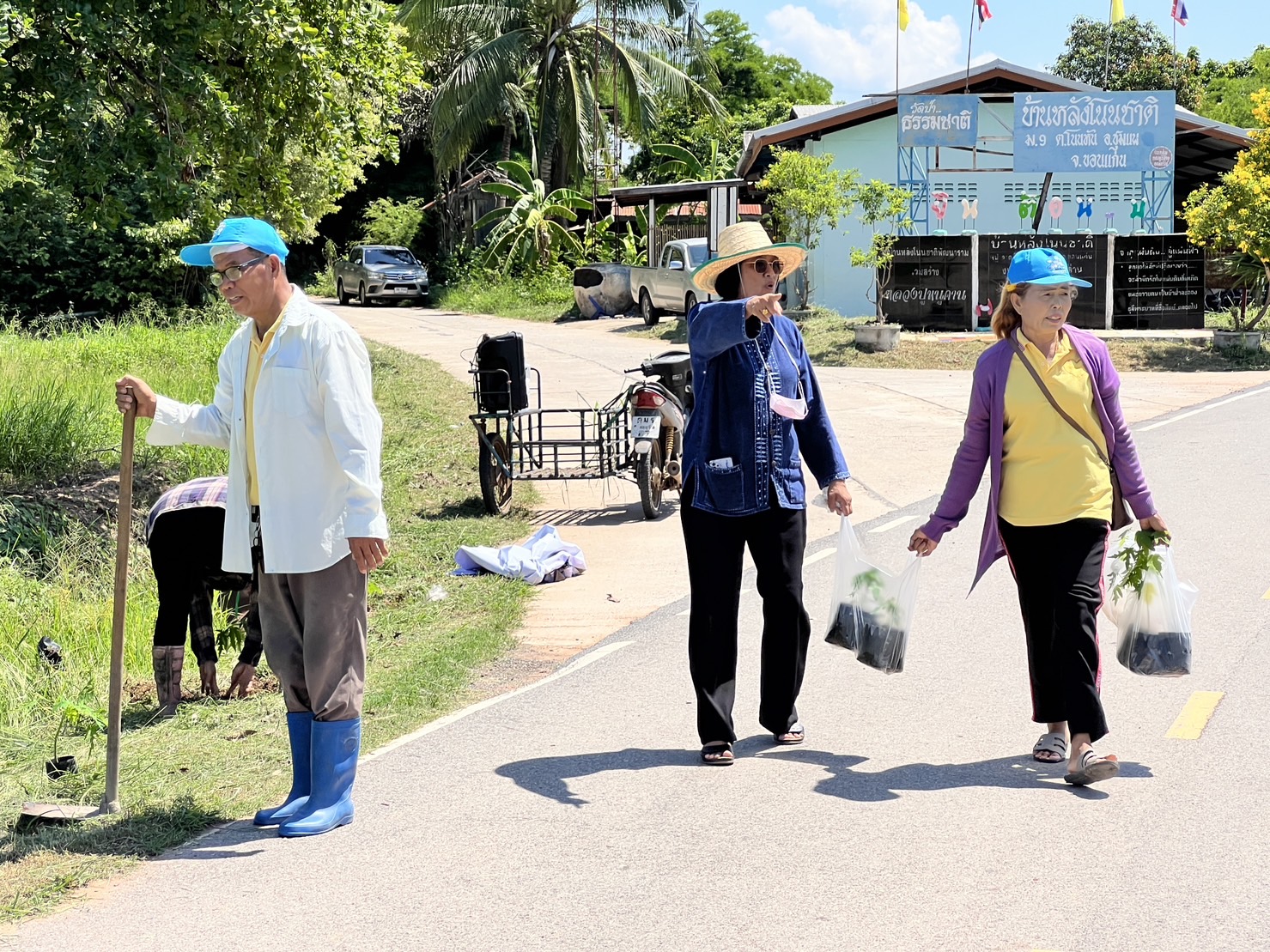 พช.ขอนแก่น : อำเภอชุมแพ จัดกิจกรรมโครงการ 1 หมู่บ้าน 1 ทางนี้มีผลผู้คนรักกันเฉลิมพระเกียรติสมเด็จพระเจ้าพี่นางเธอเจ้าฟ้ากัลยาณิวัฒนากรมหลวงนราธิวาสราชนครินทร์เนื่องในโอกาสเฉลิมฉลองวาระครบรอบ 100 ปีวันประสูติ ( 6 พฤษภาคม 2566)