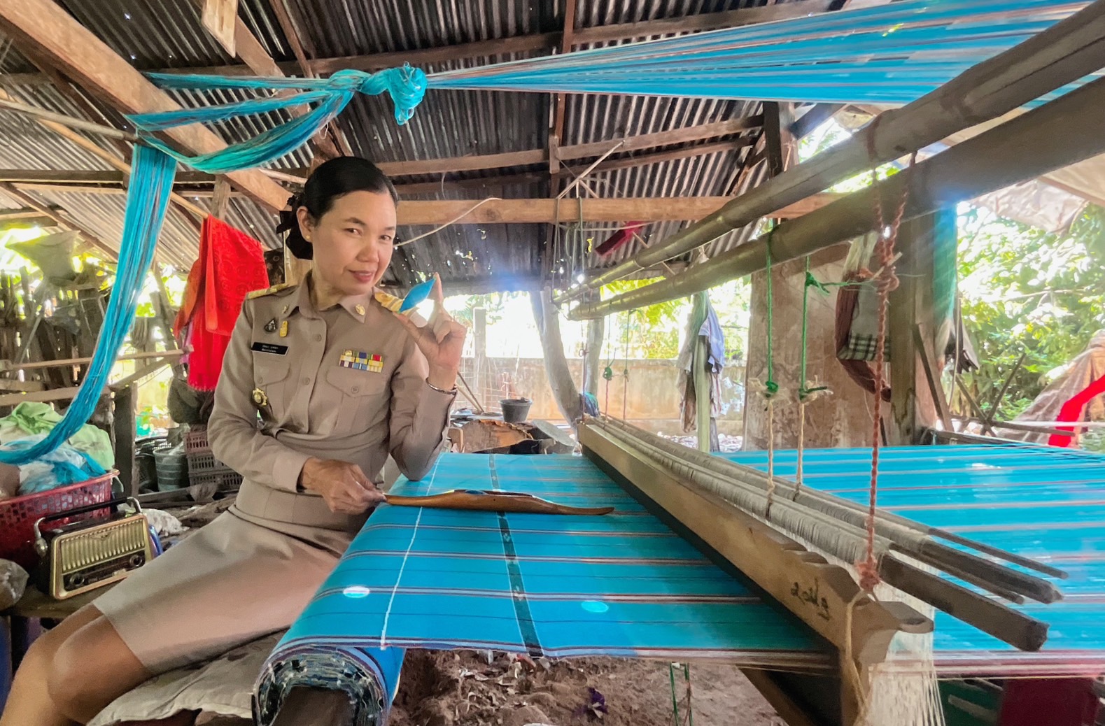 พช.ขอนแก่น : อำเภอหนองนาคำ ลงพื้นที่ติดตาม/สนับสนุน กลุ่มทอผ้าบ้านขนวน
