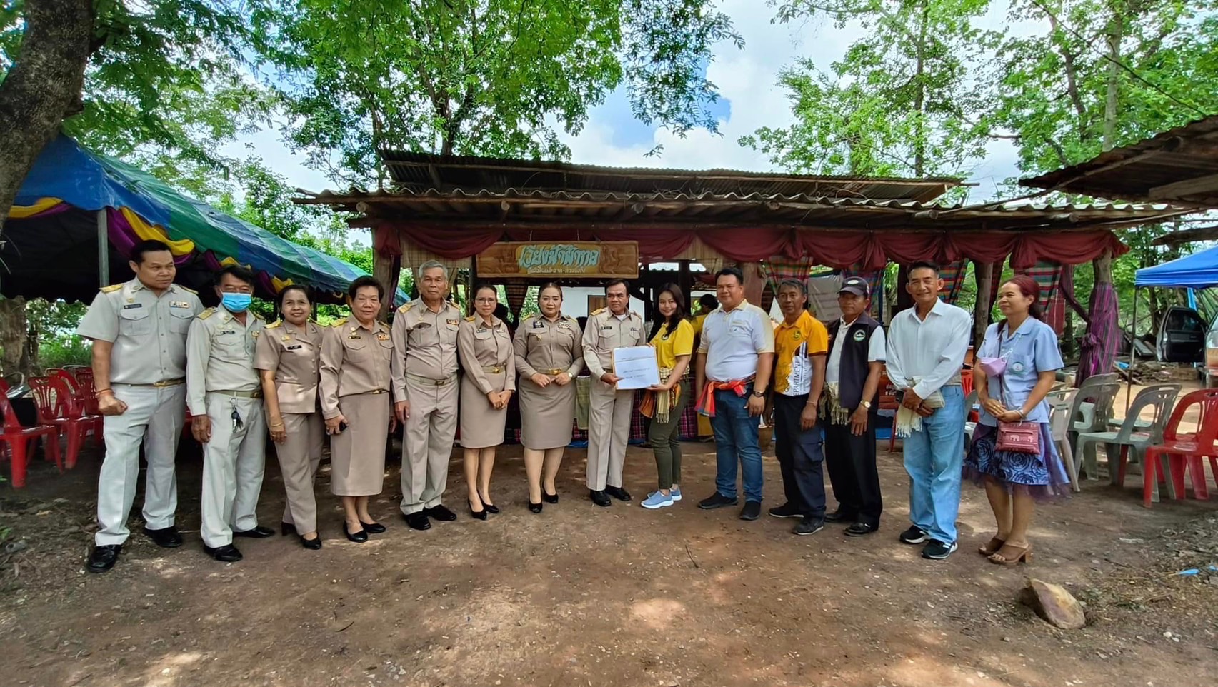 พช.ขอนแก่น : อำเภอชุมแพ ร่วมพิธีเปิดโครงการอบรม กลุ่มทอผ้าฝ้าย สีธรรมชาติ กลุ่มotop เวียงฟ้าผ้าทอ