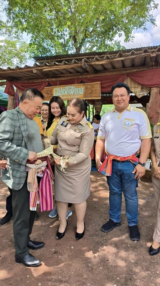 พช.ขอนแก่น : อำเภอชุมแพ ร่วมพิธีเปิดโครงการอบรม กลุ่มทอผ้าฝ้าย สีธรรมชาติ กลุ่มotop เวียงฟ้าผ้าทอ