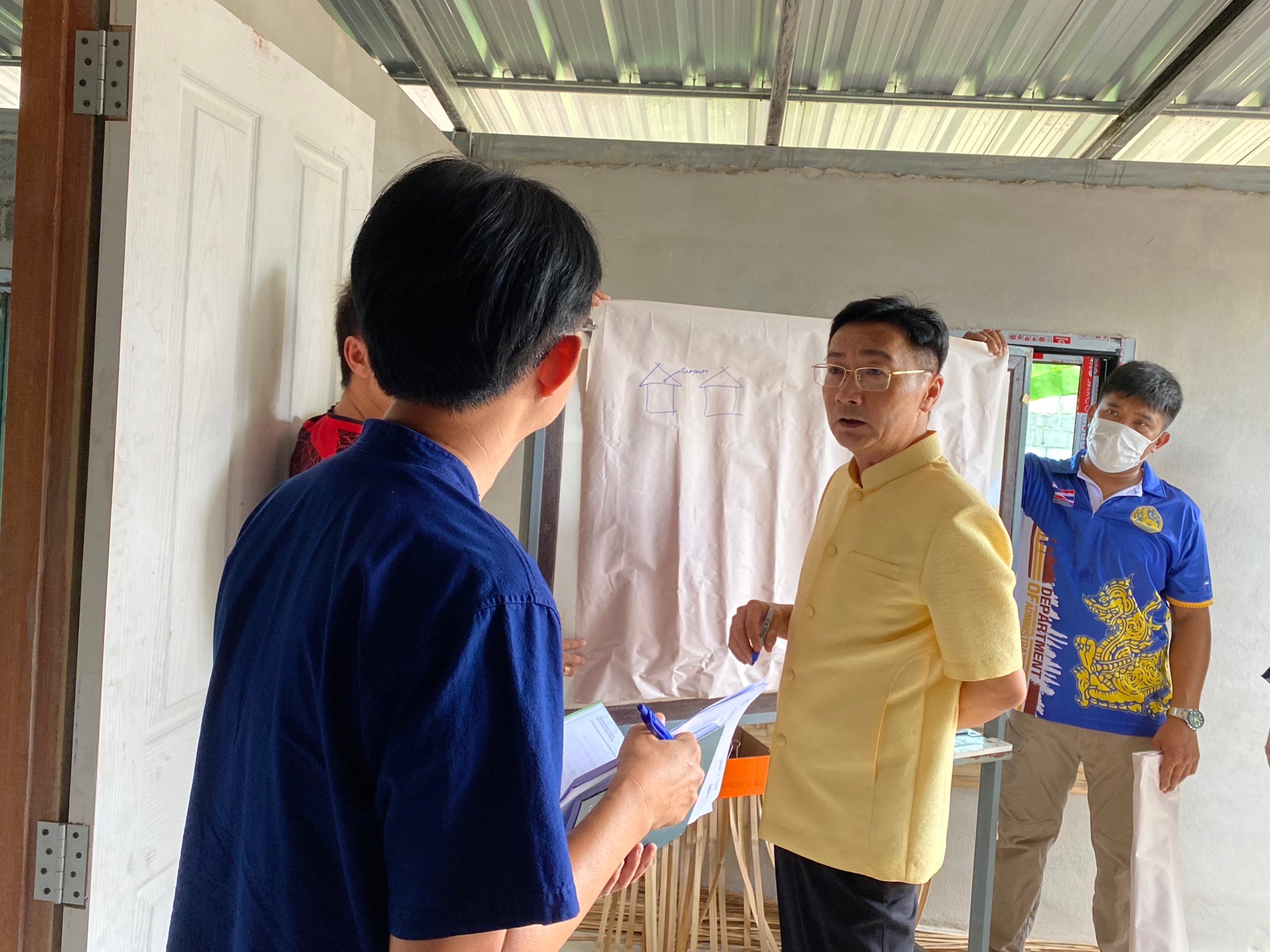พช.ขอนแก่น : รองผู้ว่าฯ ขอนแก่น นำทีมติดตาม และสนับสนุน การดำเนินงานขจัดความยากจนฯ ในระดับพื้นที่ อำเภอพระยืน