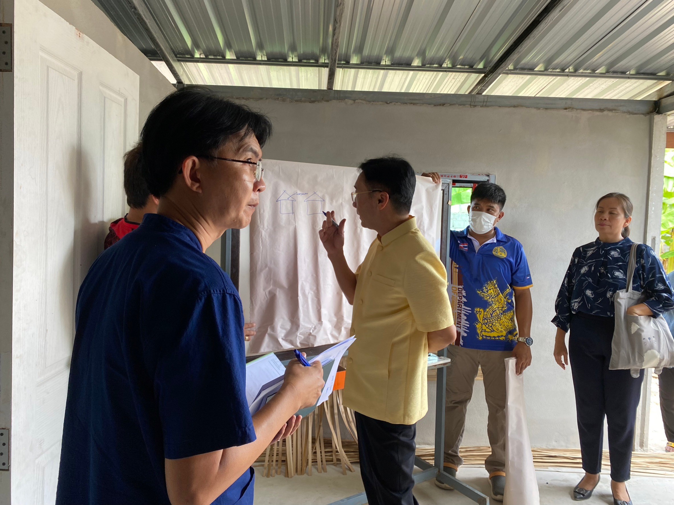 พช.ขอนแก่น : รองผู้ว่าฯ ขอนแก่น นำทีมติดตาม และสนับสนุน การดำเนินงานขจัดความยากจนฯ ในระดับพื้นที่ อำเภอพระยืน