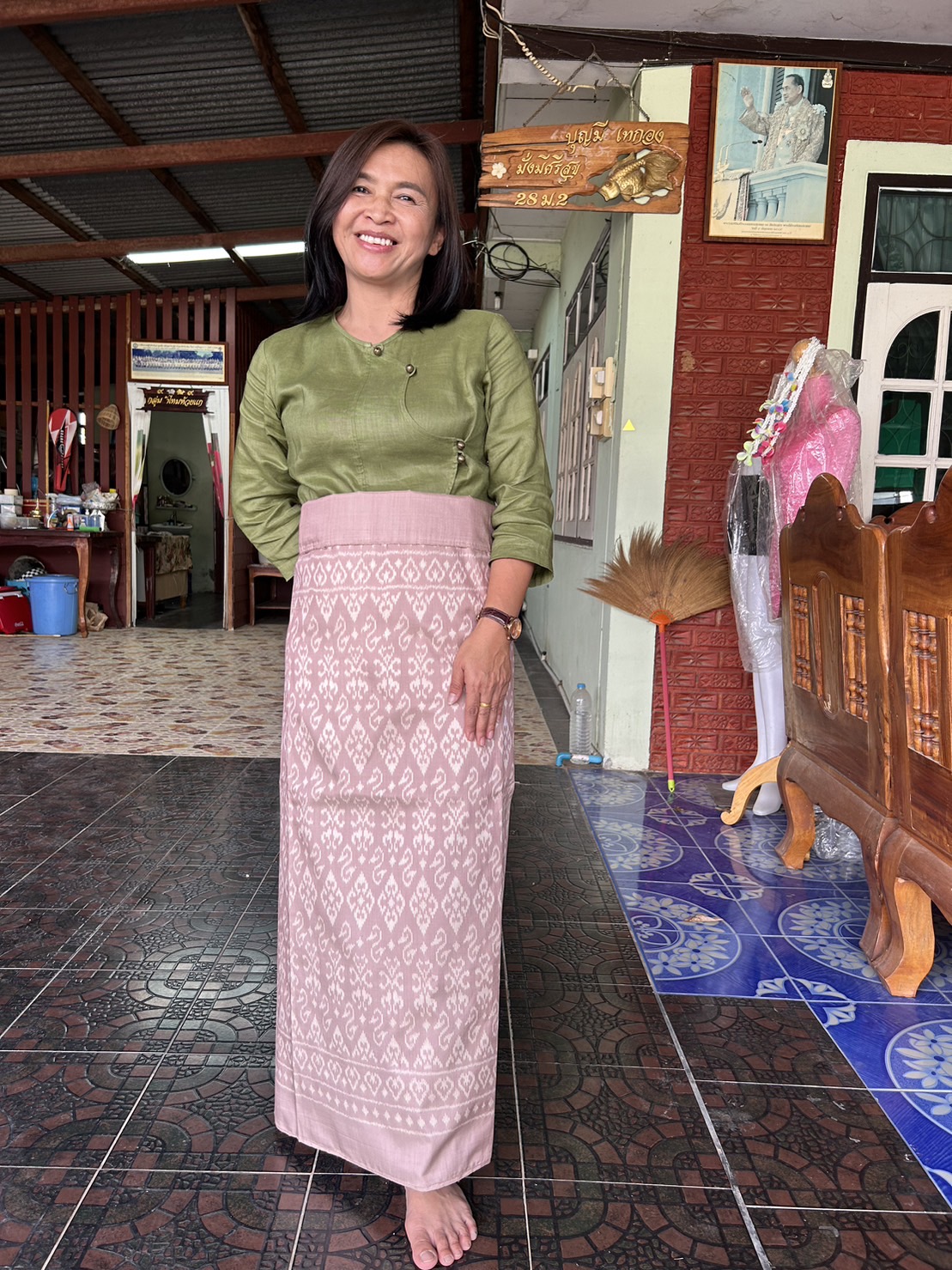? พช.ขอนแก่น : ติดตามการทอผ้าพระราชทาน “ผ้าลายดอกรักราชกัญญา”
