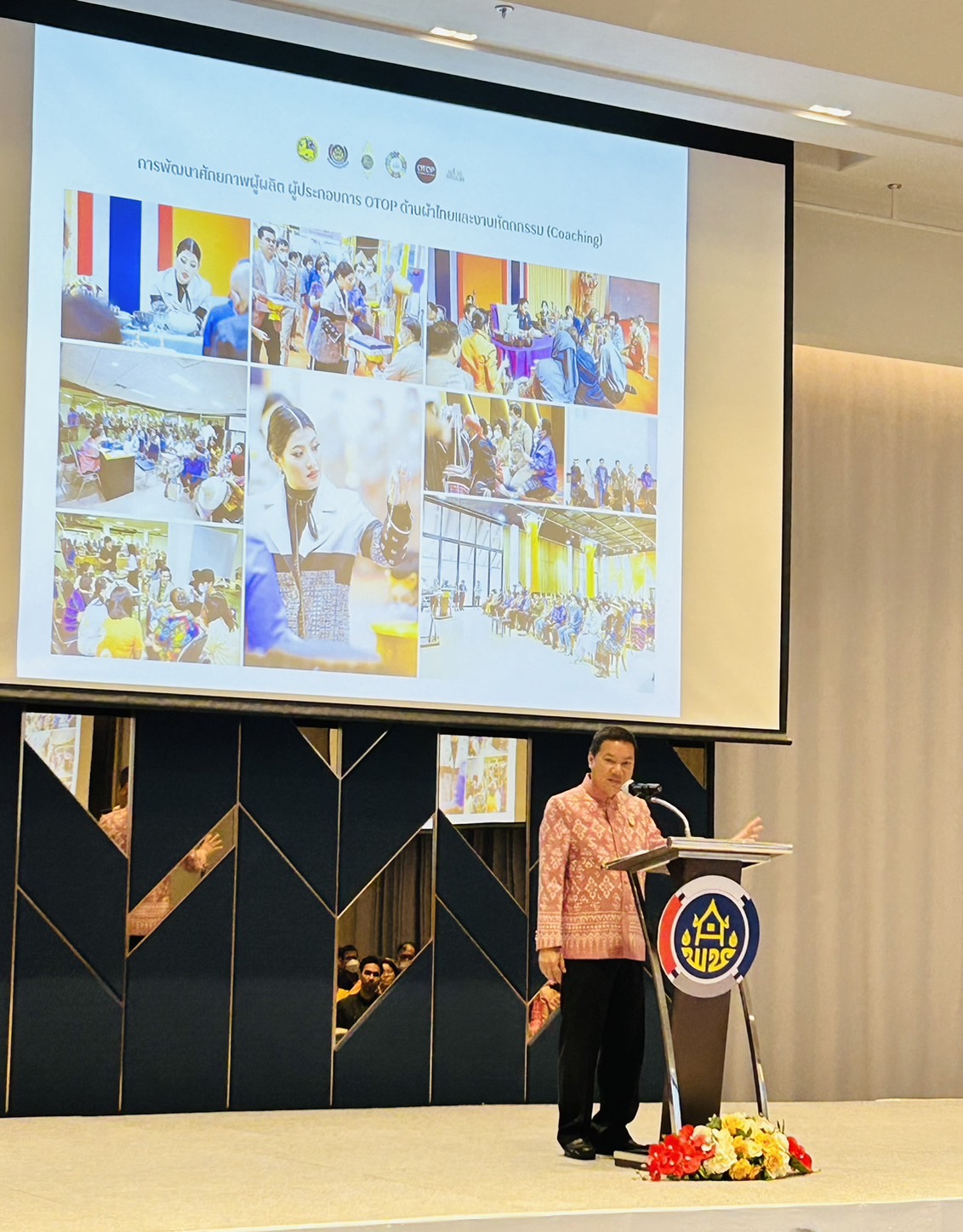 ? พช.ขอนแก่น : ร่วมงานประชุมเชิงปฎิบัติการพัฒนาศักยภาพ โครงการพัฒนาศักยภาพผู้ผลิต ผู้ประกอบการผ้า และหัตถกรรม จุดกำเนินการที่ 3 รุ่นที่ 1 จังหวัดนครราชสีมา