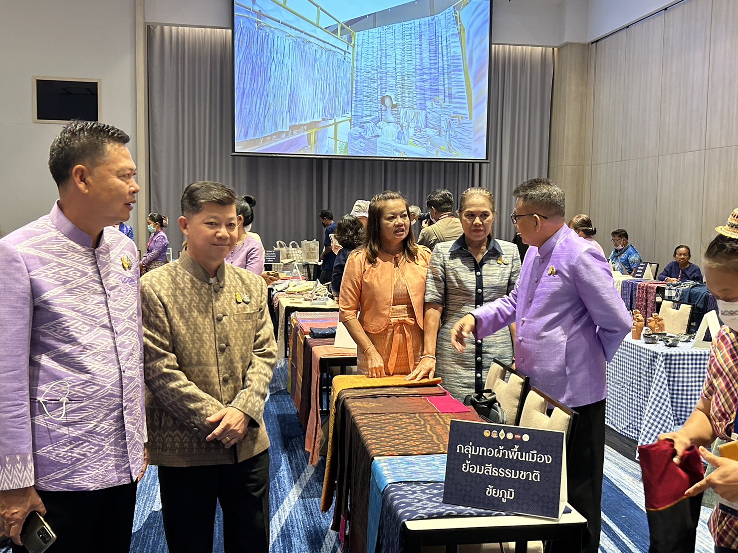 ? พช.ขอนแก่น : ร่วมงานประชุมเชิงปฎิบัติการพัฒนาศักยภาพ โครงการพัฒนาศักยภาพผู้ผลิต ผู้ประกอบการผ้า และหัตถกรรม จุดกำเนินการที่ 3 รุ่นที่ 1 จังหวัดนครราชสีมา