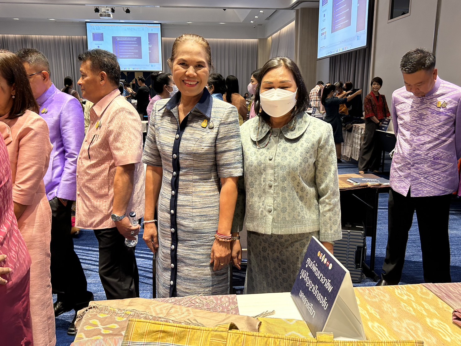 ? พช.ขอนแก่น : ร่วมงานประชุมเชิงปฎิบัติการพัฒนาศักยภาพ โครงการพัฒนาศักยภาพผู้ผลิต ผู้ประกอบการผ้า และหัตถกรรม จุดกำเนินการที่ 3 รุ่นที่ 1 จังหวัดนครราชสีมา
