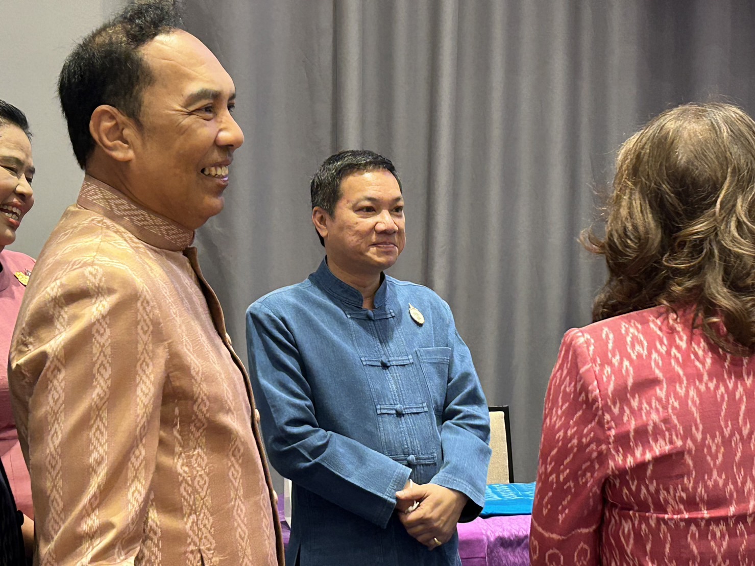 ? พช.ขอนแก่น : ร่วมงานประชุมเชิงปฎิบัติการพัฒนาศักยภาพ โครงการพัฒนาศักยภาพผู้ผลิต ผู้ประกอบการผ้า และหัตถกรรม จุดกำเนินการที่ 3 รุ่นที่ 1 จังหวัดนครราชสีมา