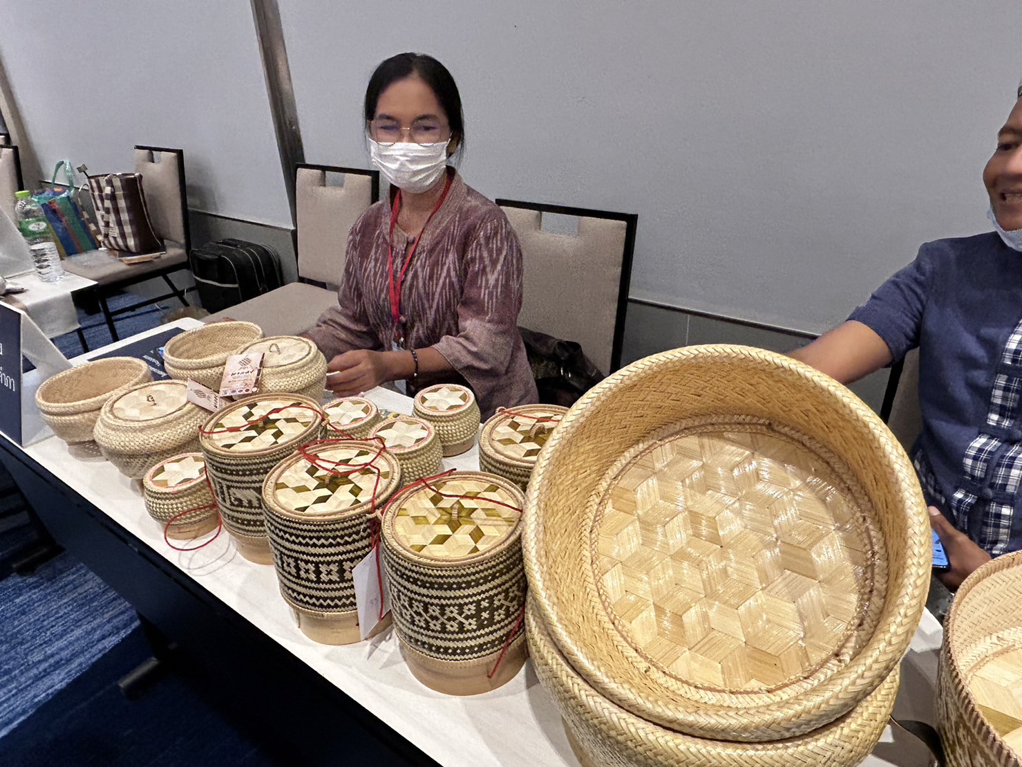 ? พช.ขอนแก่น : ร่วมงานประชุมเชิงปฎิบัติการพัฒนาศักยภาพ โครงการพัฒนาศักยภาพผู้ผลิต ผู้ประกอบการผ้า และหัตถกรรม จุดกำเนินการที่ 3 รุ่นที่ 1 จังหวัดนครราชสีมา