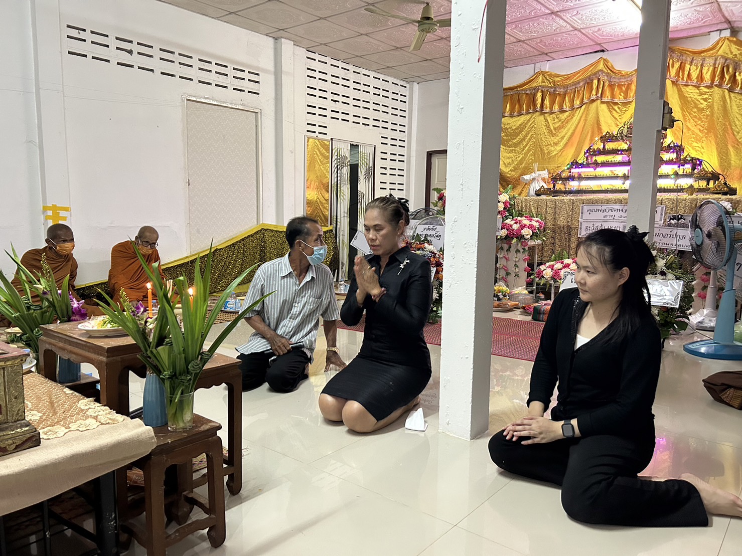 ? พช.ขอนแก่น : ร่วมเป็นเจ้าภาพฟังสวดพระอภิธรรม คุณพ่อวิชิตพล ศรีสุยงค์ บิดาของ นางสาวชนิสรา  ศรีสุยงค์ นักวิชาการพัฒนาชุมชนปฏิบัติการ สำนักงานพัฒนาชุมชนอำเภอแวงใหญ่
