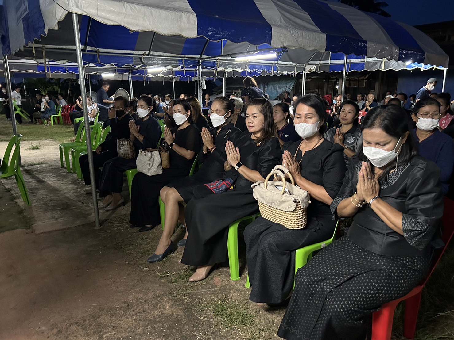 ? พช.ขอนแก่น : ร่วมเป็นเจ้าภาพฟังสวดพระอภิธรรม คุณพ่อวิชิตพล ศรีสุยงค์ บิดาของ นางสาวชนิสรา  ศรีสุยงค์ นักวิชาการพัฒนาชุมชนปฏิบัติการ สำนักงานพัฒนาชุมชนอำเภอแวงใหญ่