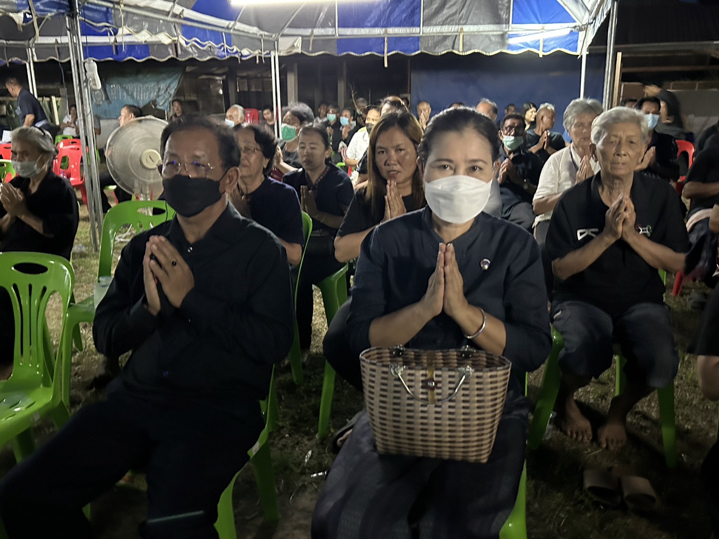 ? พช.ขอนแก่น : ร่วมเป็นเจ้าภาพฟังสวดพระอภิธรรม คุณพ่อวิชิตพล ศรีสุยงค์ บิดาของ นางสาวชนิสรา  ศรีสุยงค์ นักวิชาการพัฒนาชุมชนปฏิบัติการ สำนักงานพัฒนาชุมชนอำเภอแวงใหญ่