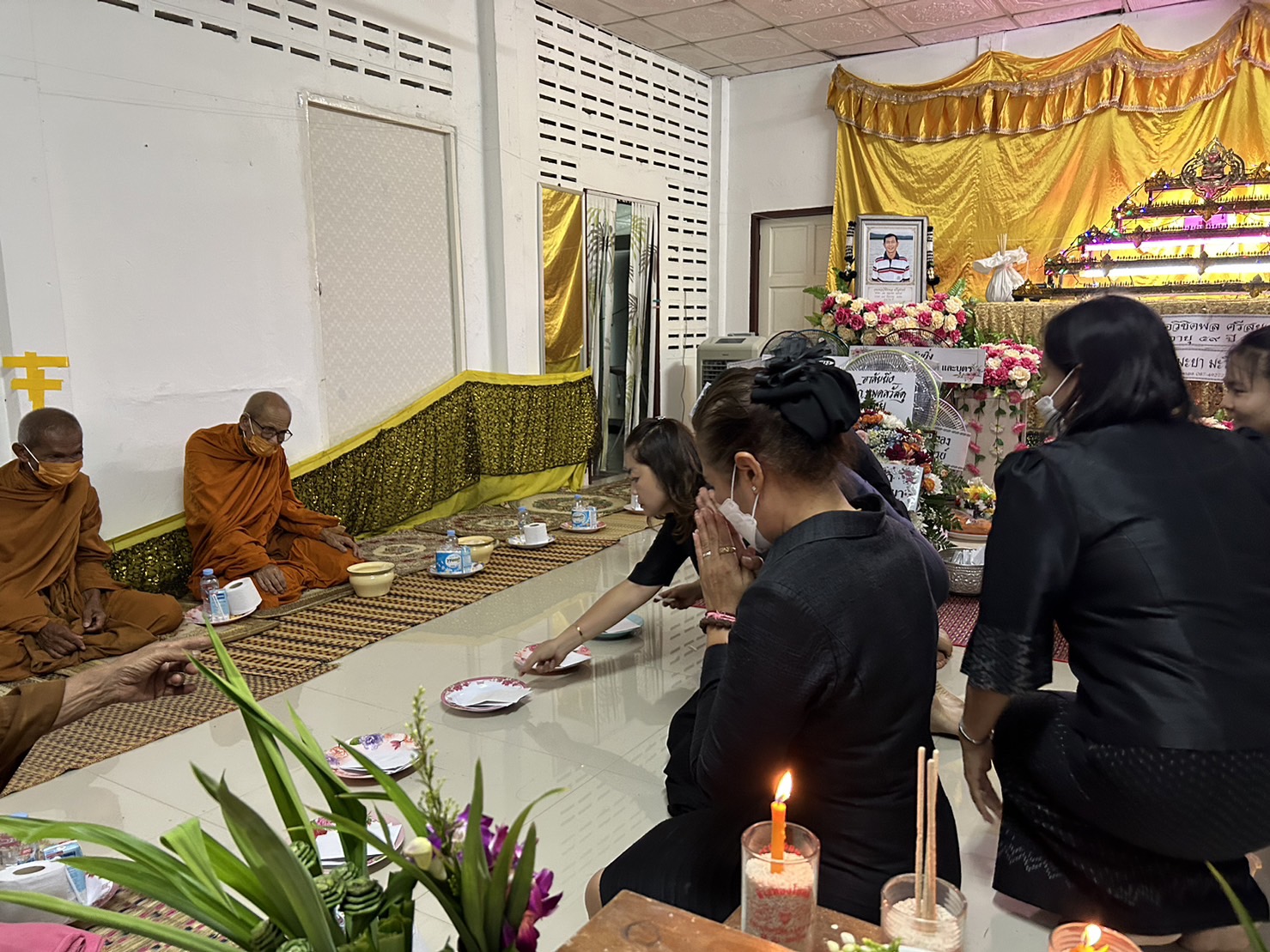 ? พช.ขอนแก่น : ร่วมเป็นเจ้าภาพฟังสวดพระอภิธรรม คุณพ่อวิชิตพล ศรีสุยงค์ บิดาของ นางสาวชนิสรา  ศรีสุยงค์ นักวิชาการพัฒนาชุมชนปฏิบัติการ สำนักงานพัฒนาชุมชนอำเภอแวงใหญ่