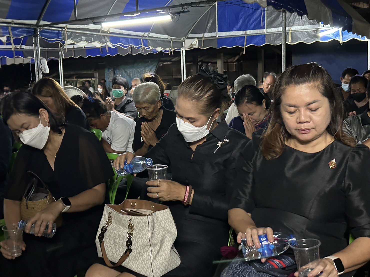 ? พช.ขอนแก่น : ร่วมเป็นเจ้าภาพฟังสวดพระอภิธรรม คุณพ่อวิชิตพล ศรีสุยงค์ บิดาของ นางสาวชนิสรา  ศรีสุยงค์ นักวิชาการพัฒนาชุมชนปฏิบัติการ สำนักงานพัฒนาชุมชนอำเภอแวงใหญ่