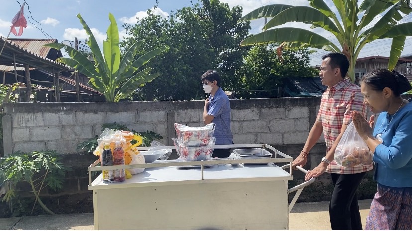 พช.ขอนแก่น : อำเภอน้ำพอง มอบวัสดุอุปกรณ์สนับสนุนการประกอบอาชีพแก่ครัวเรือนยากจนต้นแบบ (Best Practice)