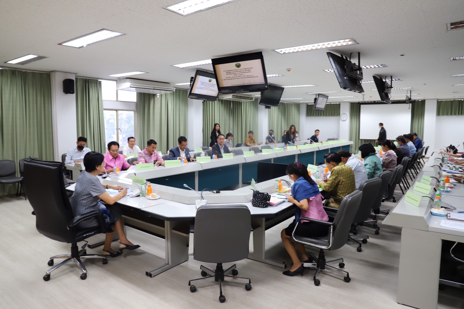 ?พช.ขอนแก่น : ร่วมประชุมคณะกรรมการร่วมภาครัฐและเอกชนเพื่อพัฒนาและแก้ไขปัญหาทางเศรษฐกิจ จังหวัดขอนแก่น (กรอ.จังหวัดขอนแก่น)