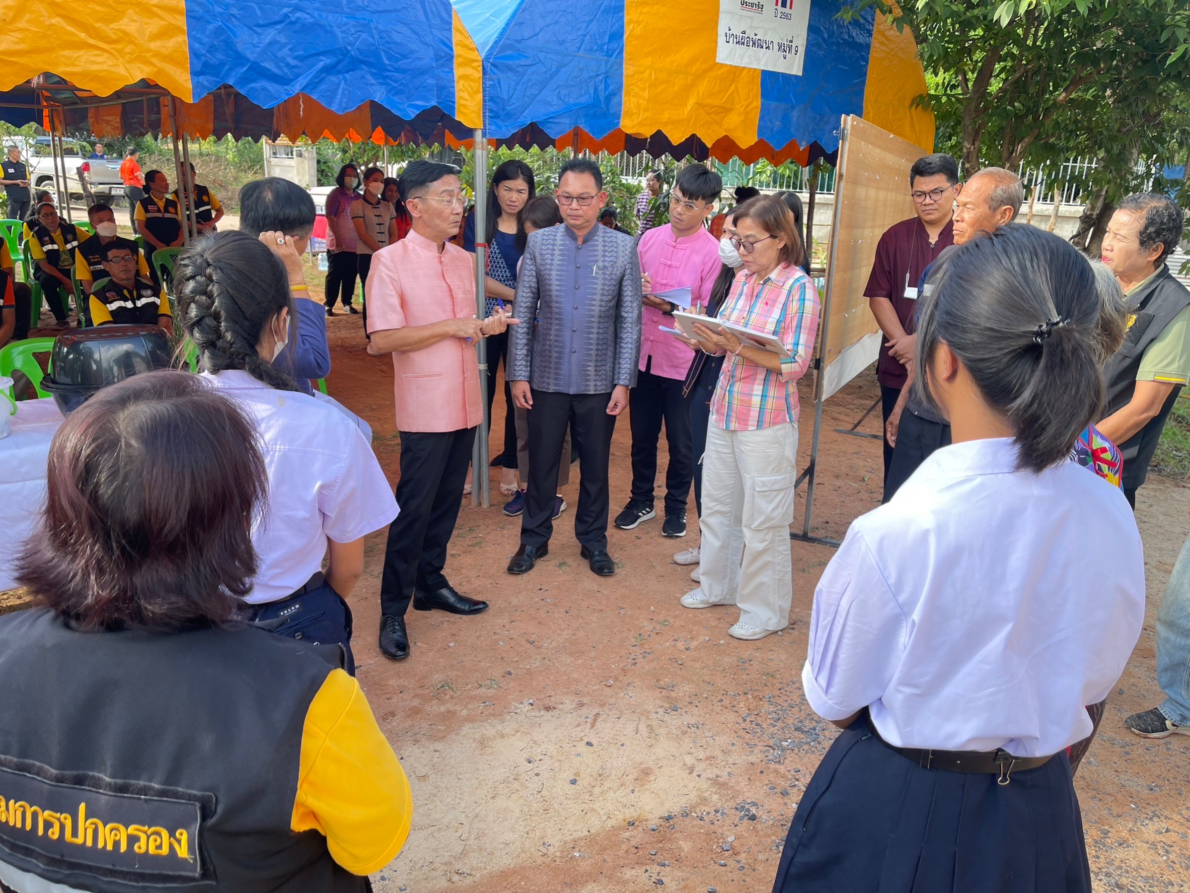 ? รองผู้ว่าฯ ขอนแก่น นำทีมติดตาม และสนับสนุน การดำเนินงานขจัดความยากจนฯ ในระดับพื้นที่ อำเภอหนองเรือ