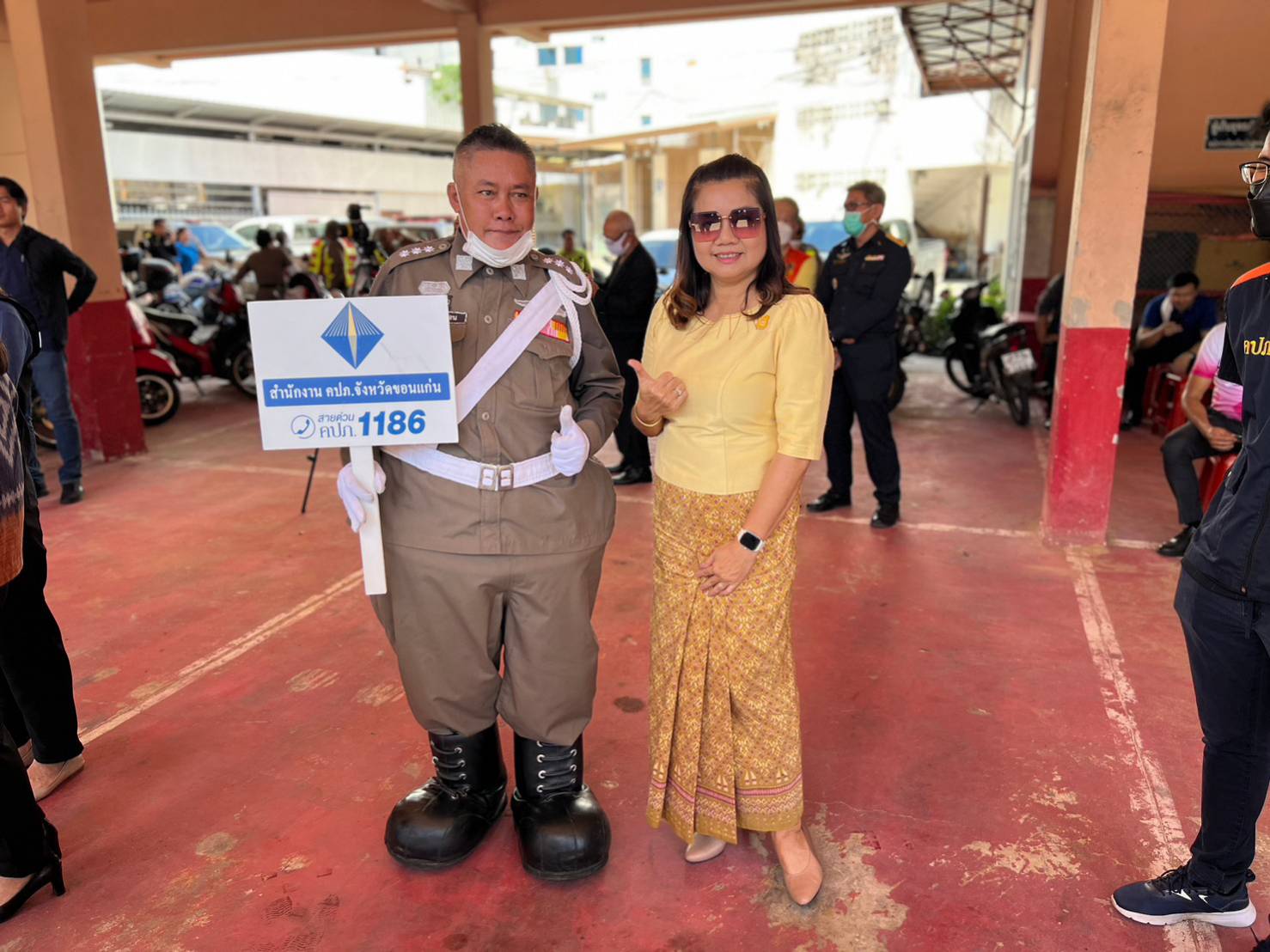 พช.ขอนแก่น : ร่วมกิจกรรม “จังหวัดขอนแก่นขับขี่ปลอดภัย 365 วัน” สวมหมวกนิรภัยและคาดเข็มขัดนิรภัยทุกครั้ง ทุกที่นั่ง 100 เปอร์เซ็นต์
