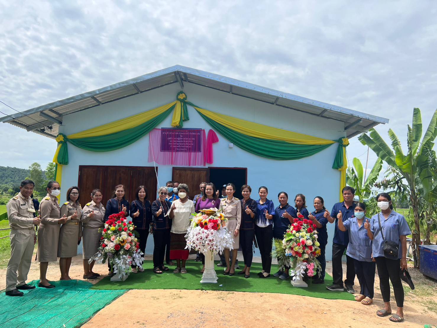 พช.ขอนแก่น : ร่วมงานเปิดการปฏิบัติงานหน่วยแพทย์เคลื่อนที่ พอ.สว.และโครงการหน่วยบำบัดทุกข์ บำรุงสุข สร้างรอยยิ้มให้กับประชาชน อำเภอหนองเรือ