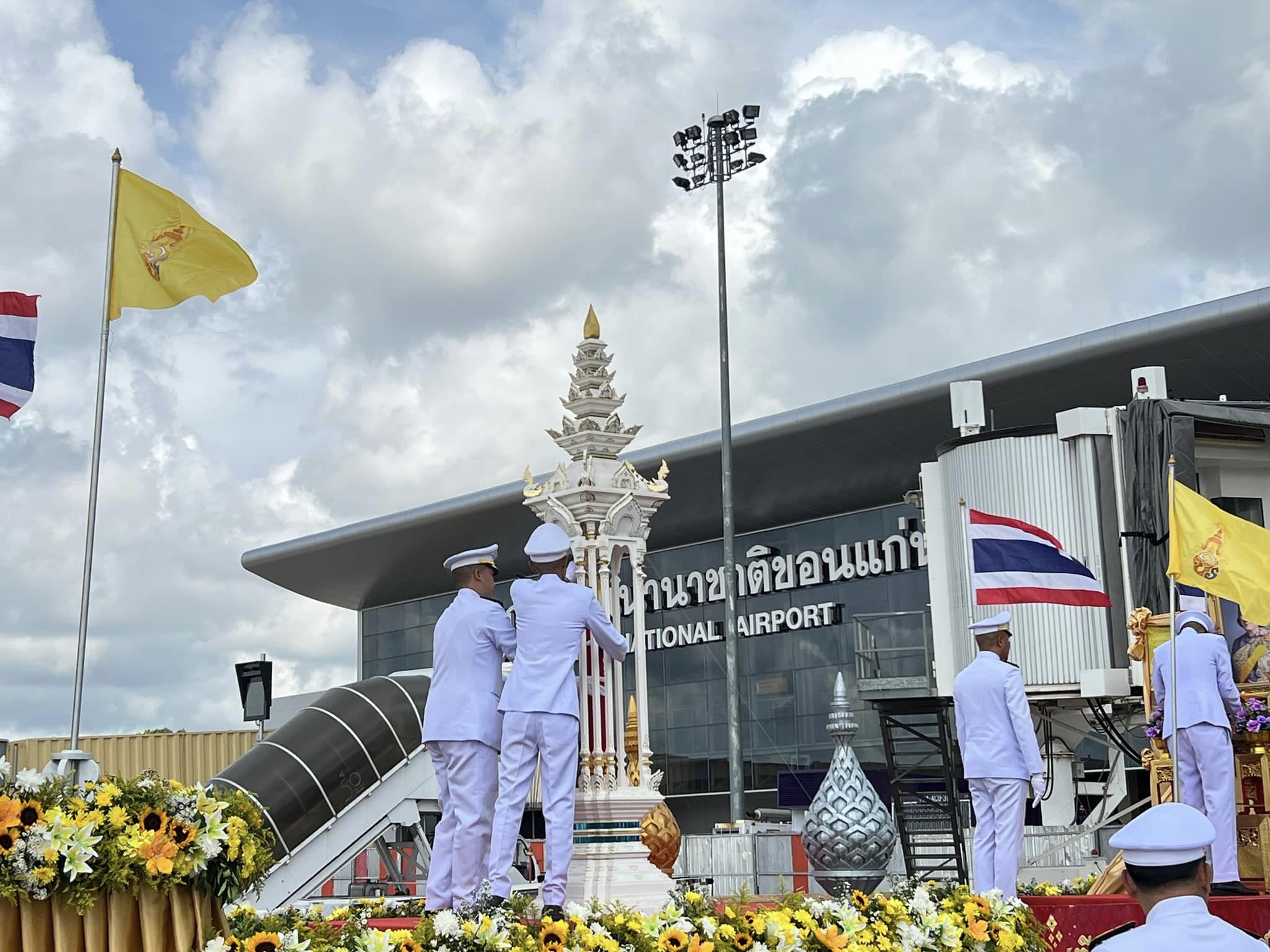 จังหวัดขอนแก่น : เข้าร่วมพิธีเชิญเทียนพรรษาและผ้าอาบน้ำฝนพระราชทาน ประจำปี 2566