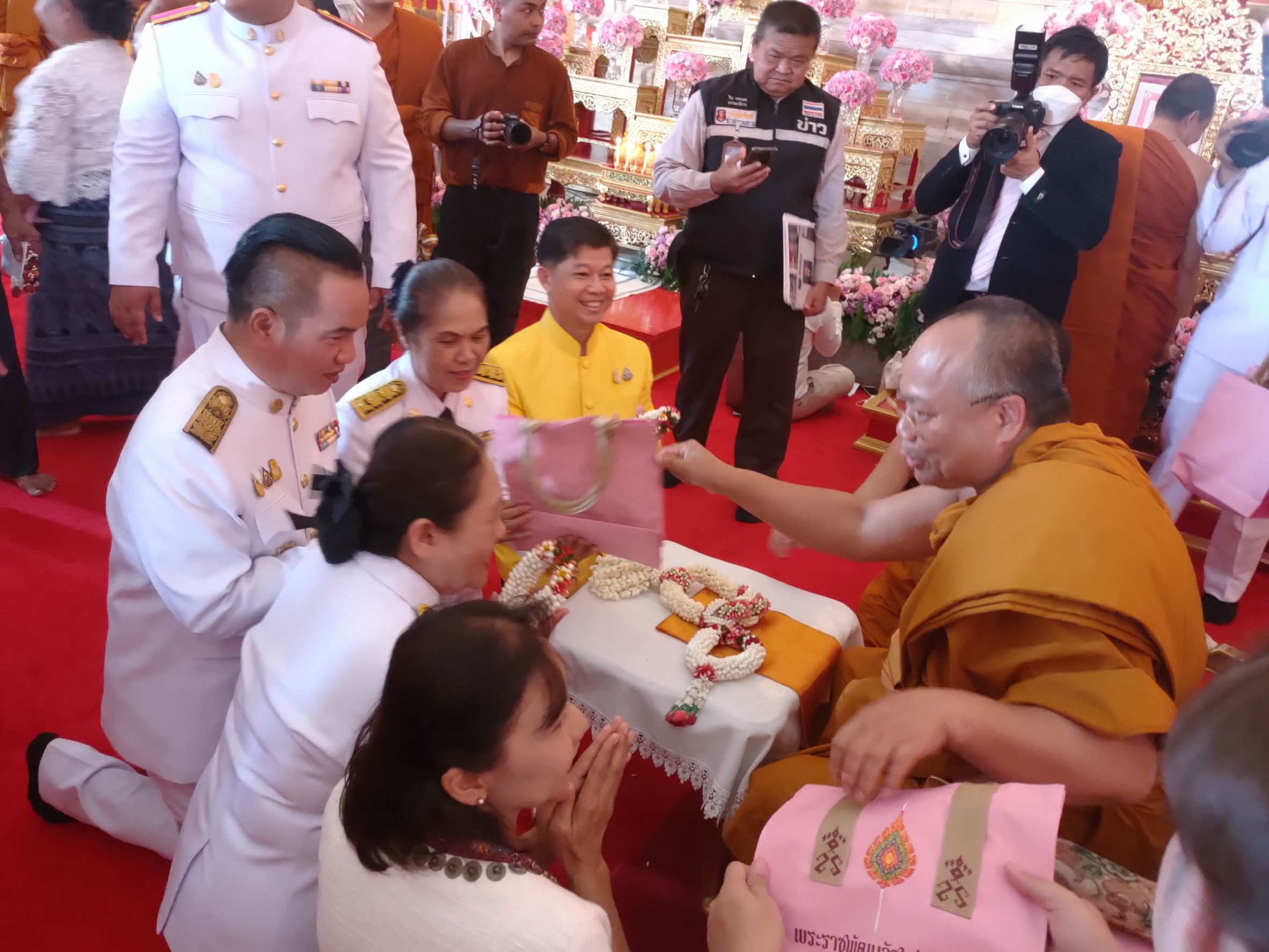 จังหวัดขอนแก่น : จัดพิธีต้อนรับสัญญาบัตร – พัดยศ ในโอกาสพระราชพิธีมหามงคลเฉลิมพระชนมพรรษา พระบาทสมเด็จพระวชิรเกล้าเจ้าอยู่หัว ทรงพระกรุณาโปรดพระราชทานสัญญาบัตรตั้งสมณศักดิ์ พระโสภณพัฒนบัณฑิต (สุกันยา อรุโณ) เป็นพระราชาคณะชั้นราช ในราชทินนามที่ พระราชพัฒนวัชรบัณฑิต