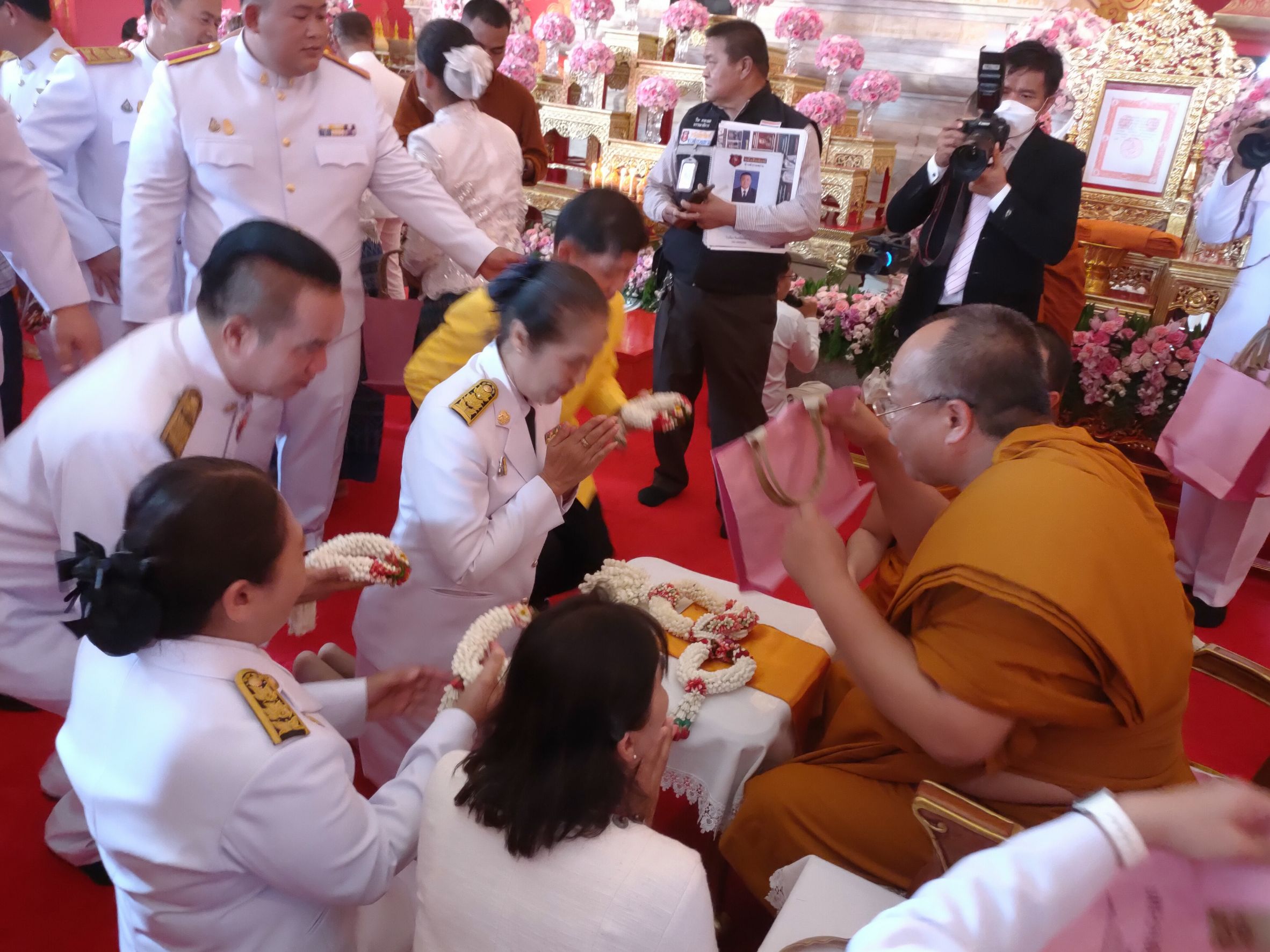 จังหวัดขอนแก่น : จัดพิธีต้อนรับสัญญาบัตร – พัดยศ ในโอกาสพระราชพิธีมหามงคลเฉลิมพระชนมพรรษา พระบาทสมเด็จพระวชิรเกล้าเจ้าอยู่หัว ทรงพระกรุณาโปรดพระราชทานสัญญาบัตรตั้งสมณศักดิ์ พระโสภณพัฒนบัณฑิต (สุกันยา อรุโณ) เป็นพระราชาคณะชั้นราช ในราชทินนามที่ พระราชพัฒนวัชรบัณฑิต