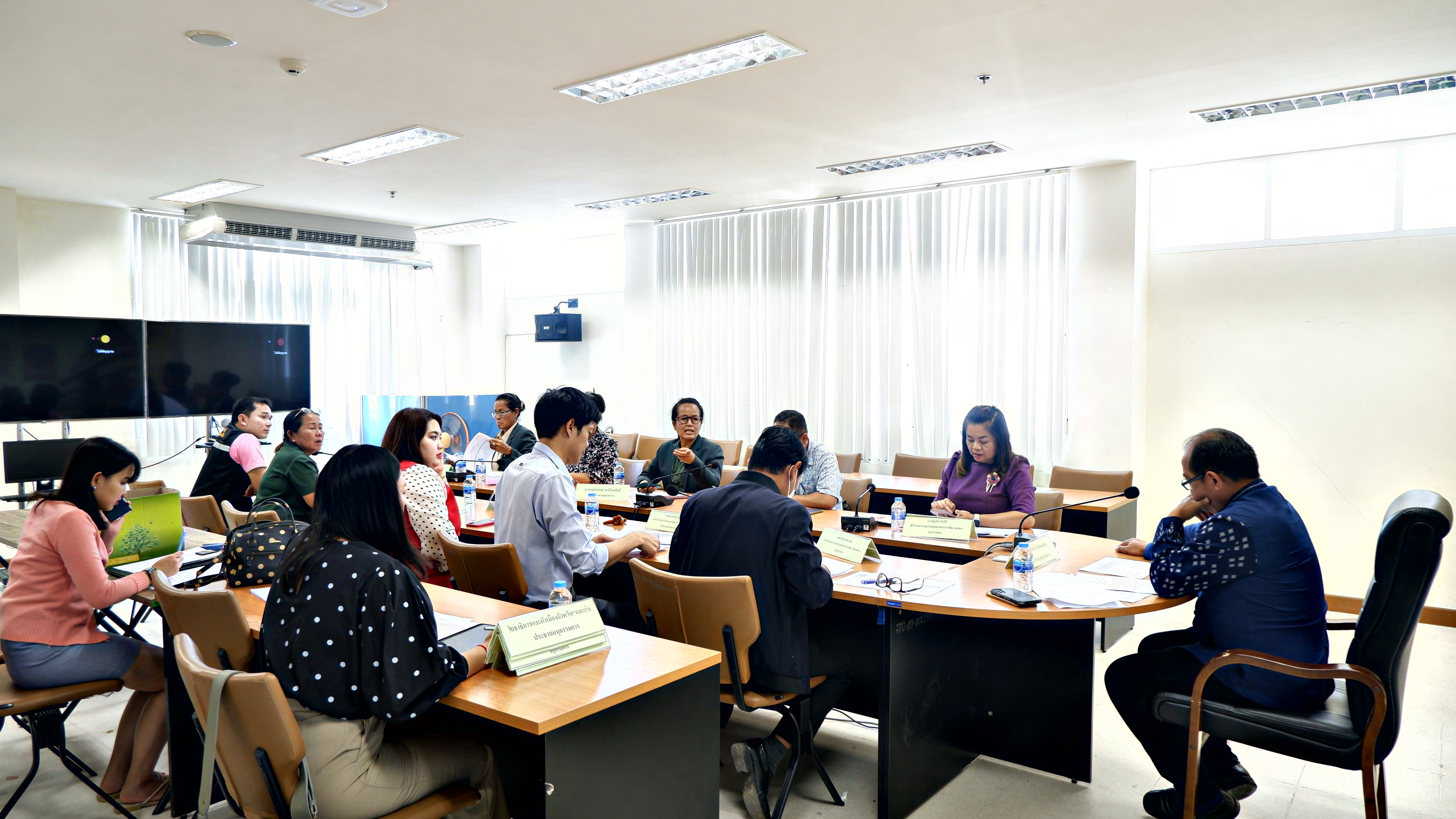 พช.ขอนแก่น : ร่วมประชุมคณะอนุกรรมการพิจารณากลั่นกรองแผนงานและโครงการชุมชน ด้านการจัดจ้างกองทุนพัฒนาไฟฟ้าอำเภอน้ำพอง จังหวัดขอนแก่น