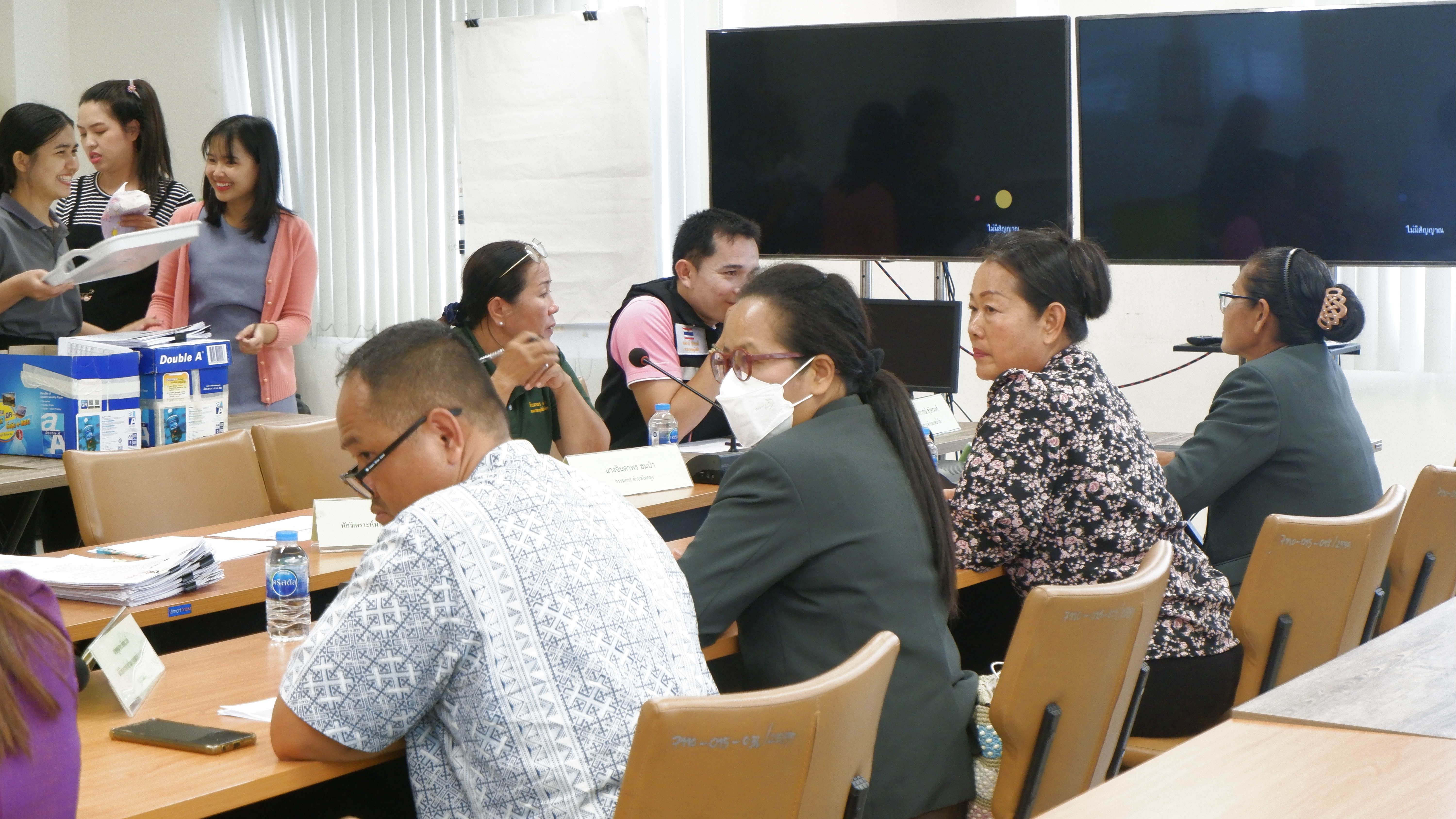 พช.ขอนแก่น : ร่วมประชุมคณะอนุกรรมการพิจารณากลั่นกรองแผนงานและโครงการชุมชน ด้านการจัดจ้างกองทุนพัฒนาไฟฟ้าอำเภอน้ำพอง จังหวัดขอนแก่น