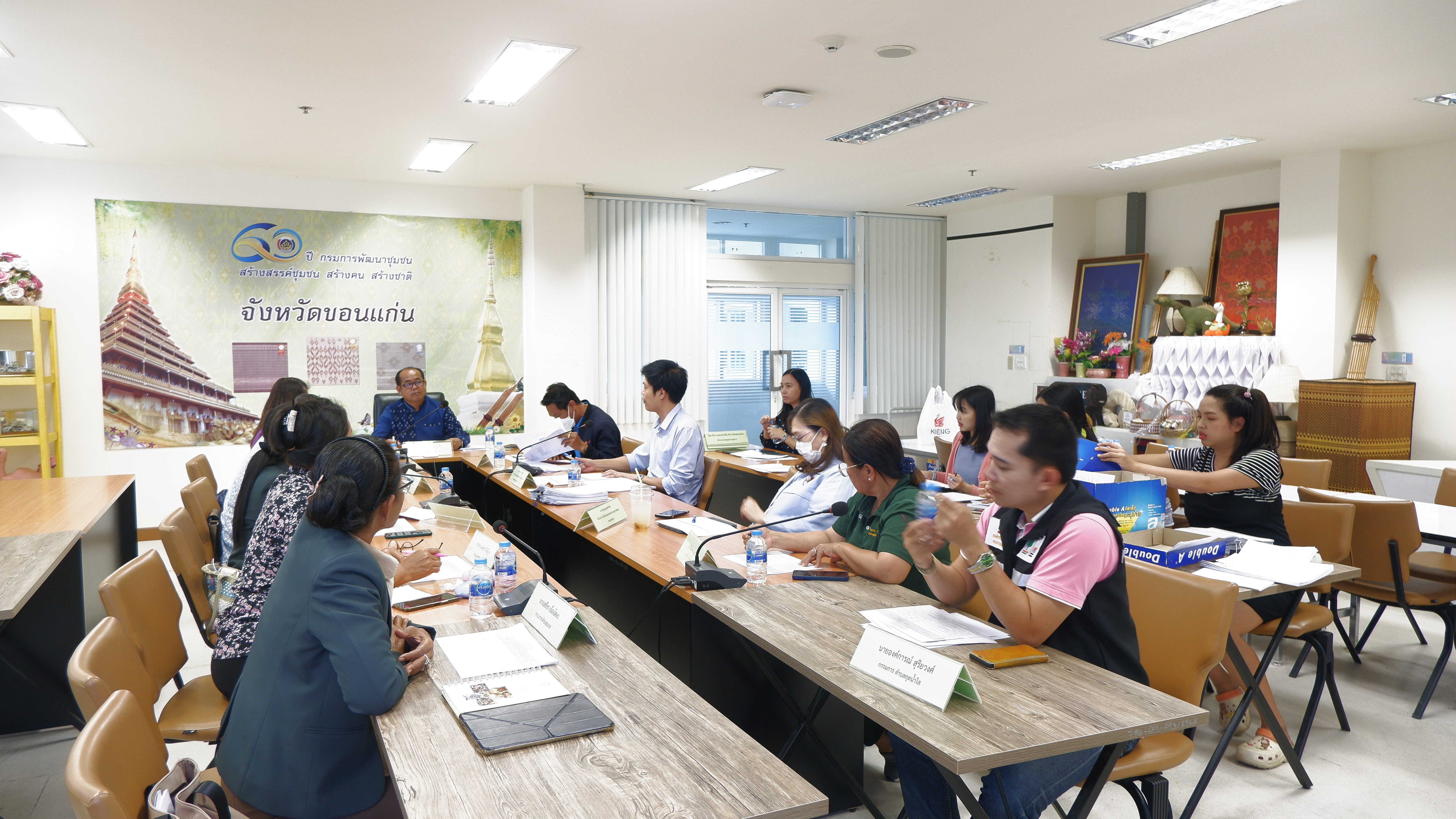 พช.ขอนแก่น : ร่วมประชุมคณะอนุกรรมการพิจารณากลั่นกรองแผนงานและโครงการชุมชน ด้านการจัดจ้างกองทุนพัฒนาไฟฟ้าอำเภอน้ำพอง จังหวัดขอนแก่น