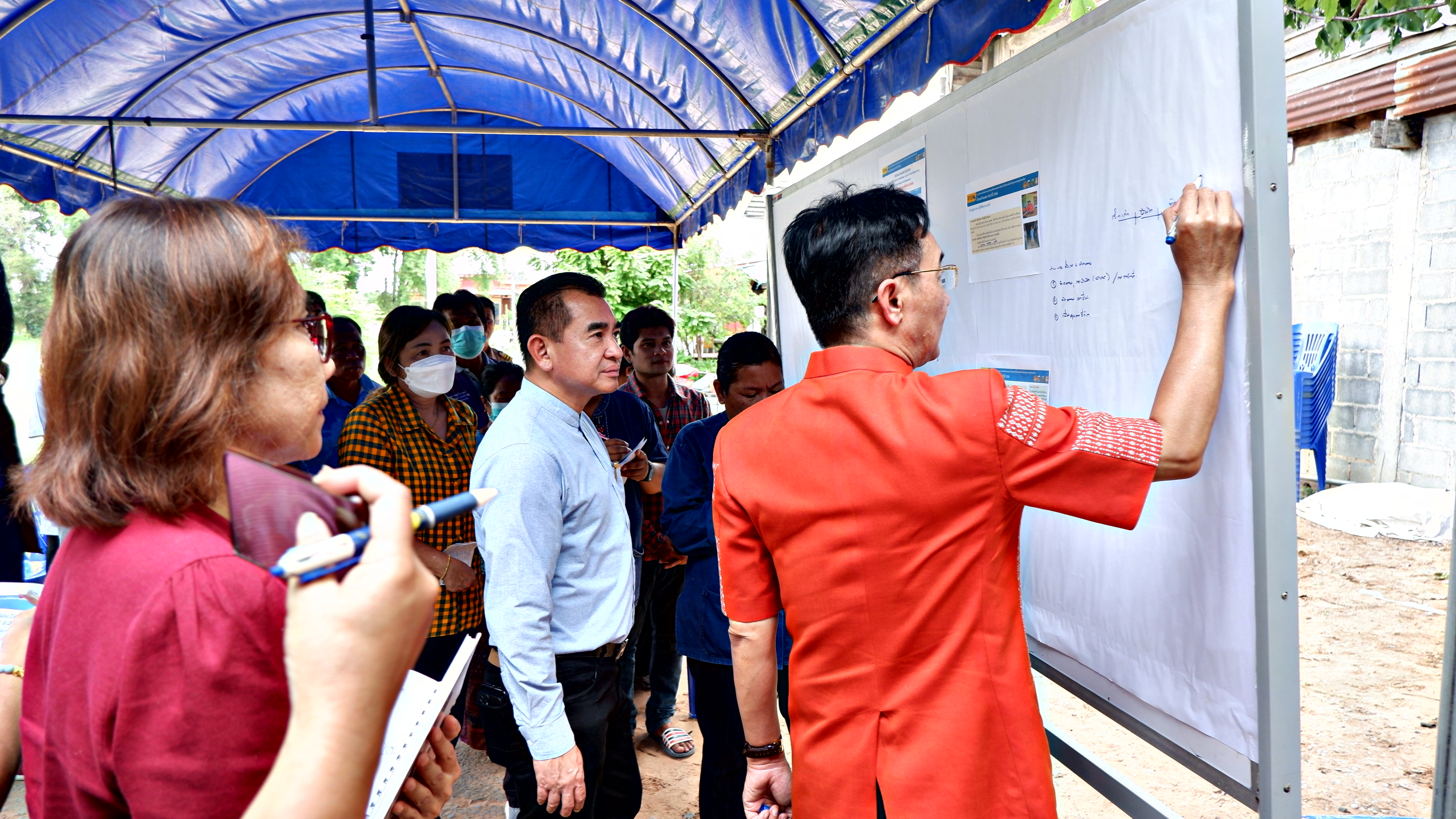 รองผู้ว่าฯ ขอนแก่น นำทีมติดตาม และสนับสนุน การดำเนินงานขจัดความยากจนฯ ในระดับพื้นที่ อำเภอบ้านแฮด
