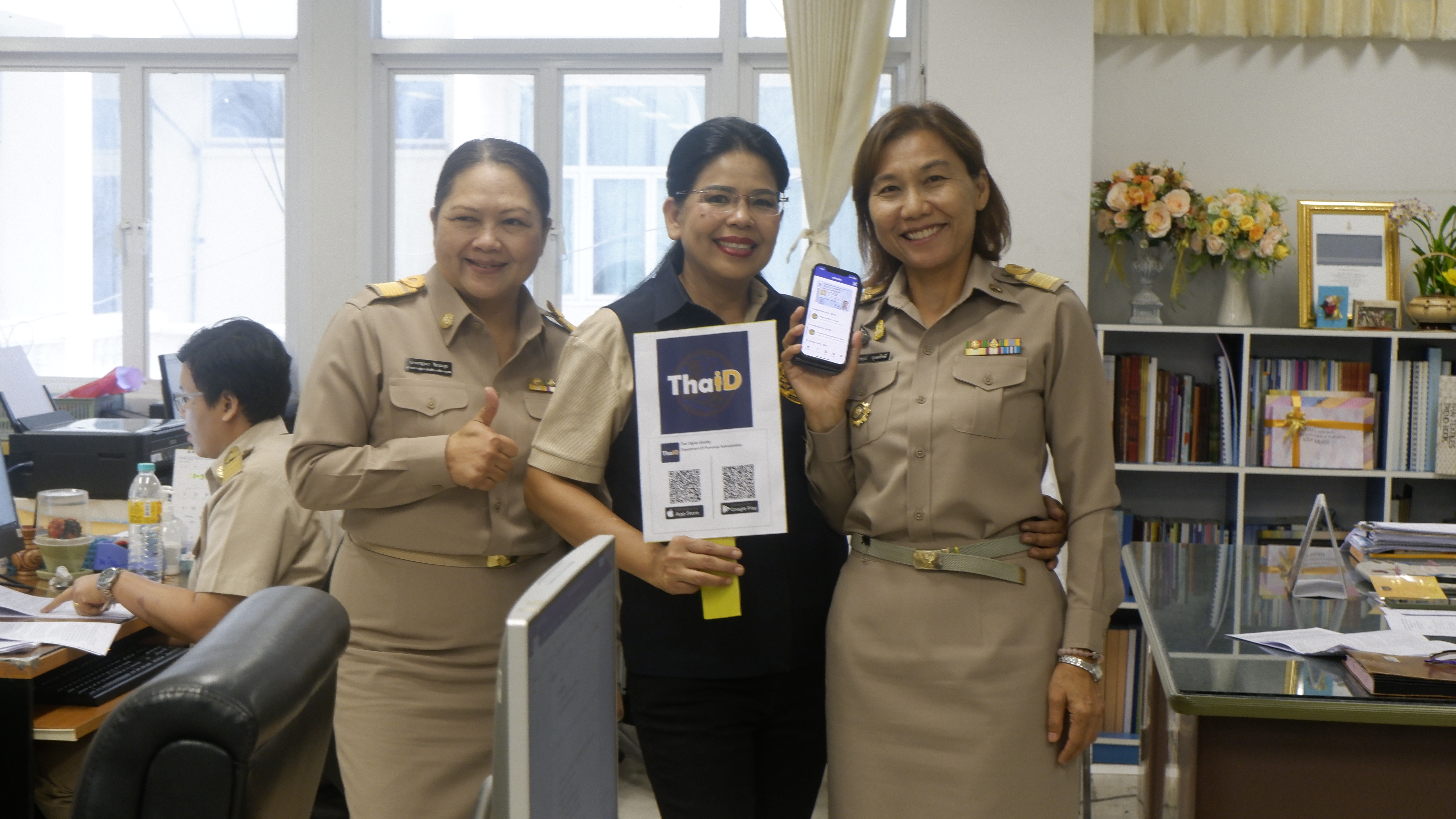 จังหวัดขอนแก่น : ประชาสัมพธ์เชิญชวนพ่อแม่พี่น้องประชาชนทุกท่านใช้บริการ App ดีๆที่ชื่อว่า Thai ID