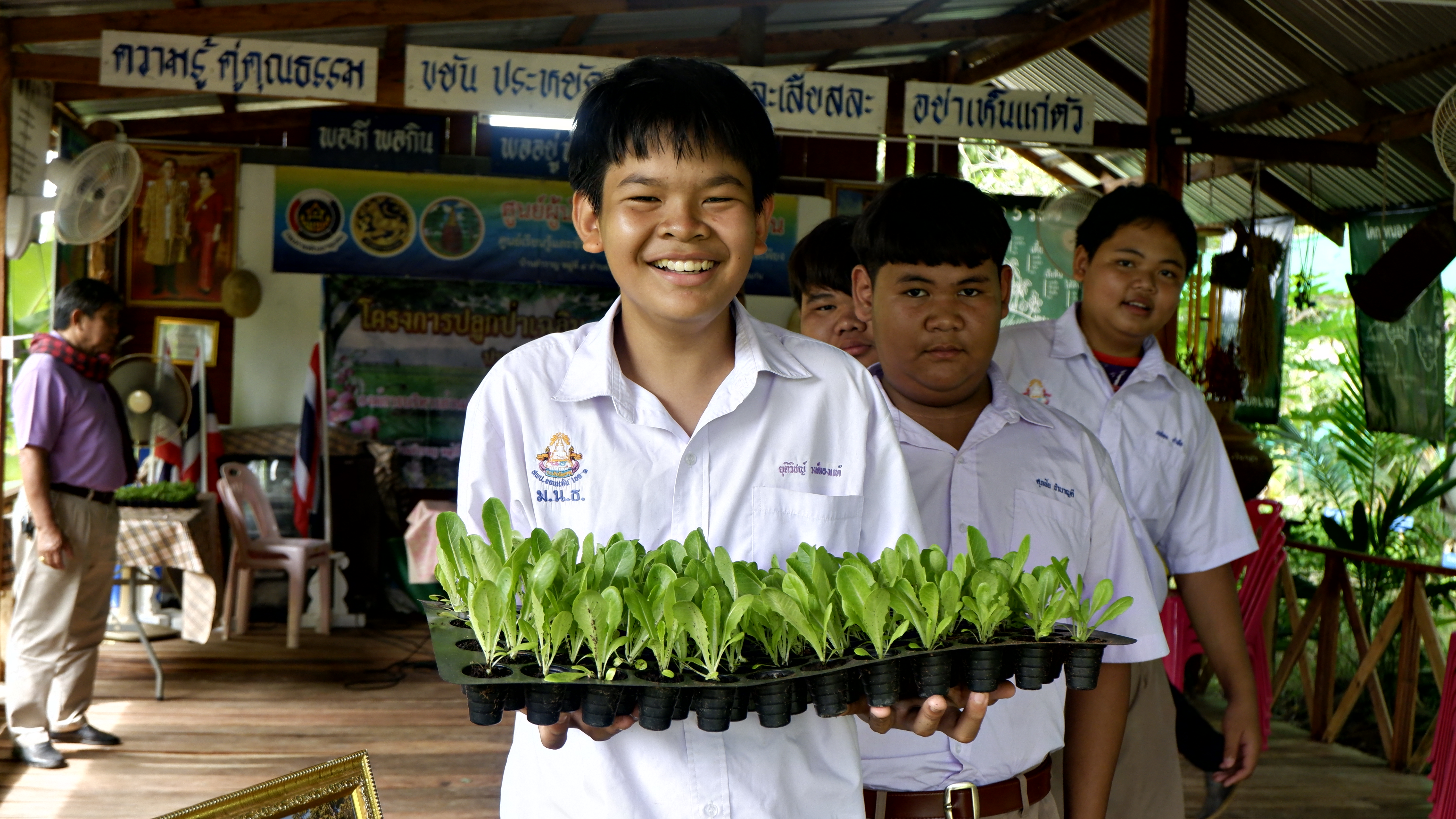 พช.ขอนแก่น : อำเภอหนองสองห้อง จัดกิจกรรมเฉลิมพระเกียรติพระบาทสมเด็จพระปรเมนทรรามาธิบดีศรีสินทรมหาวชิราลงกรณ พระวชิรเกล้าเจ้าอยู่หัว เนื่องในโอกาสวันเฉลิมพระชนมพรรษา 28 กรกฎาคม 2566 ณ ศูนย์ผู้นำจิตอาสาพัฒนาชุมชนตำบลโนนธาตุ