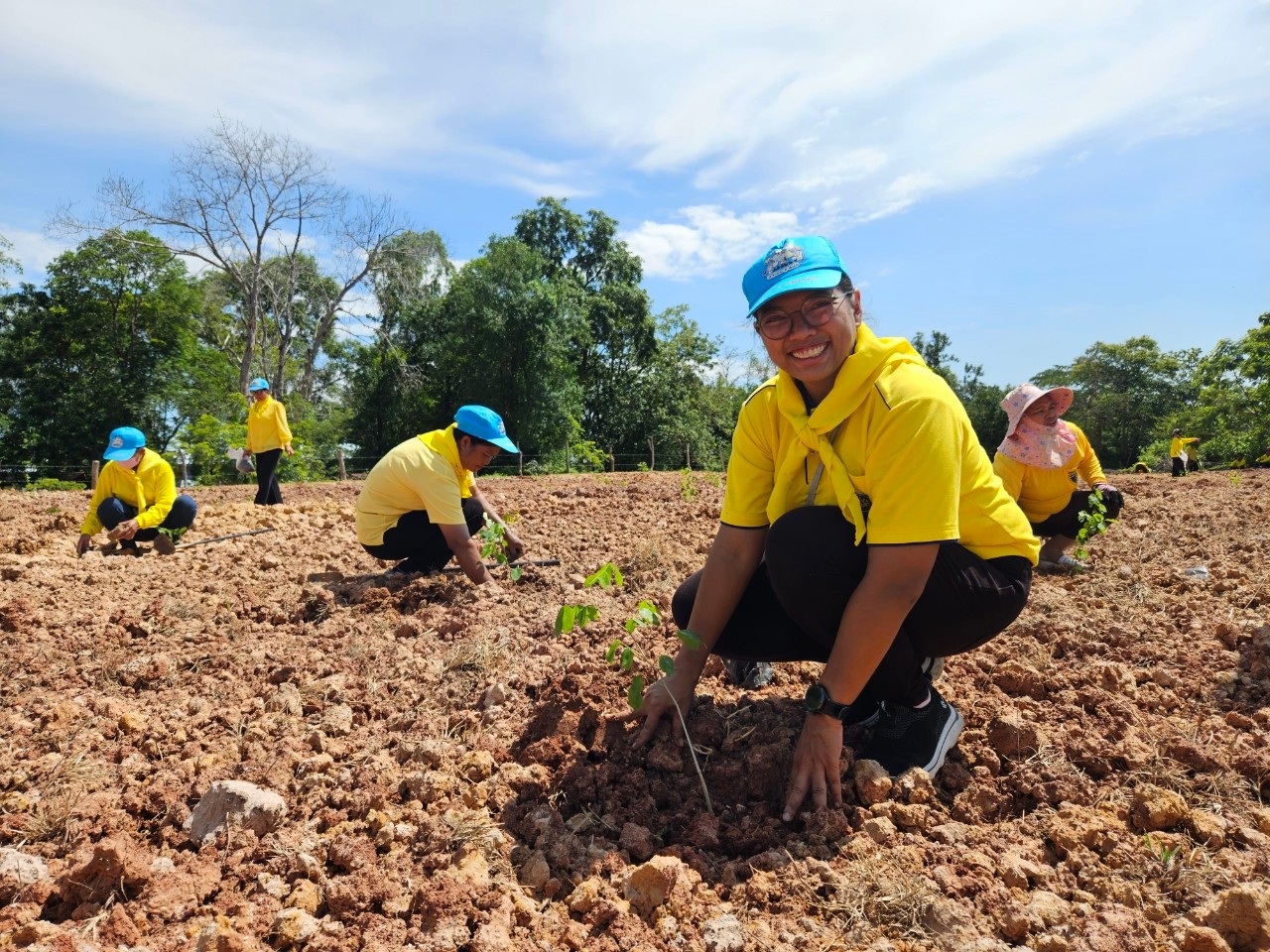 พช.ขอนแก่น : อำเภอหนองสองห้อง จัดกิจกรรมเฉลิมพระเกียรติพระบาทสมเด็จพระปรเมนทรรามาธิบดีศรีสินทรมหาวชิราลงกรณ พระวชิรเกล้าเจ้าอยู่หัว เนื่องในโอกาสวันเฉลิมพระชนมพรรษา 28 กรกฎาคม 2566 ณ ศูนย์ผู้นำจิตอาสาพัฒนาชุมชนตำบลโนนธาตุ