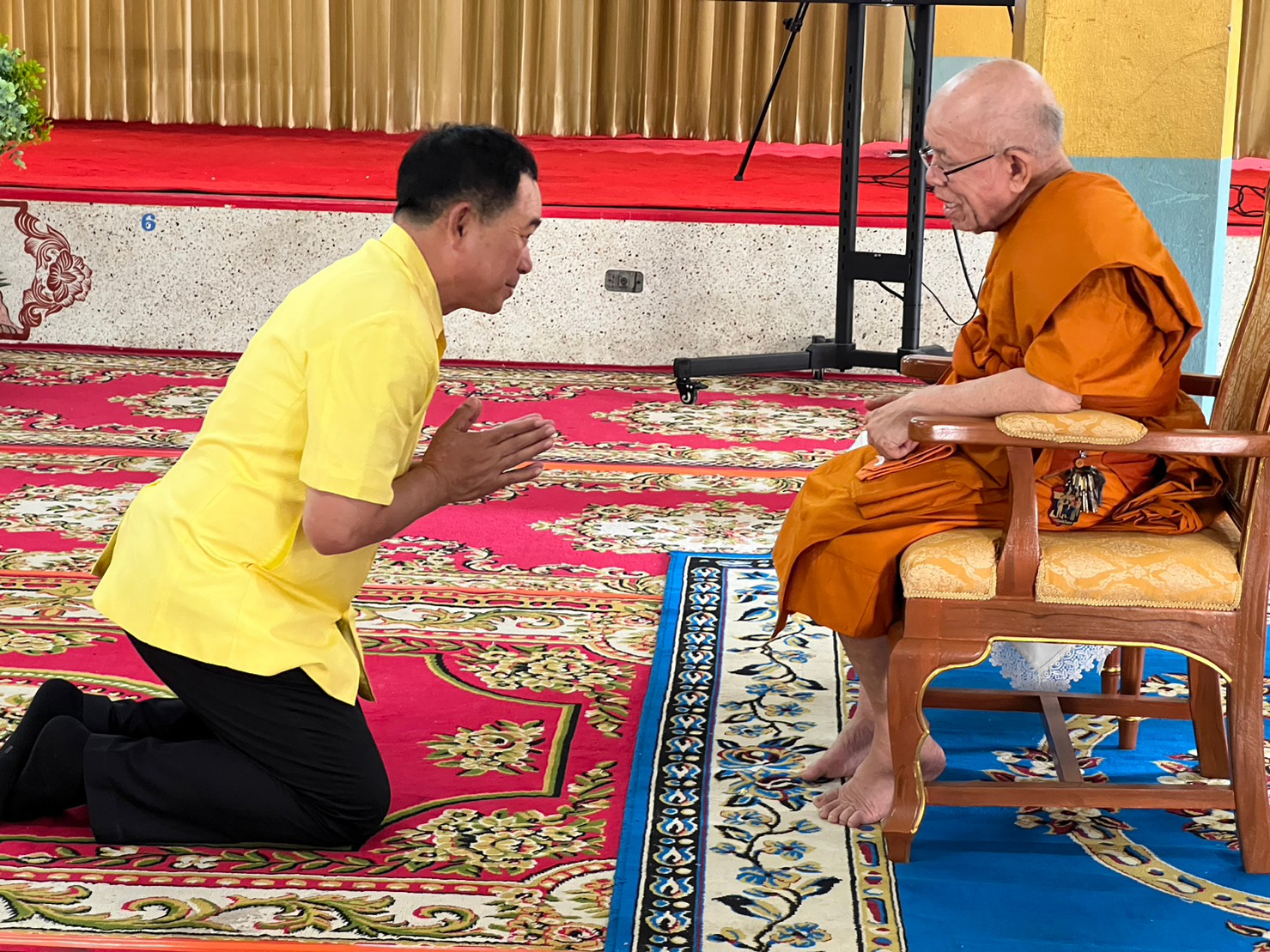 จังหวัดขอนแก่น : จัดพิธีเจริญพระพุทธมนต์เพื่อปฏิบัติธรรมเจริญสมาธิภาวนา เพื่อถวายพระพรชัยมงคล และถวายพระราชกุศลแด่พระบาทสมเด็จพระวชิรเกล้าเจ้าอยู่หัว เนื่องในโอกาสมหามงคลวันเฉลิมพระชนมพรรษา ณ วัดศรีนวล จังหวัดขอนแก่น