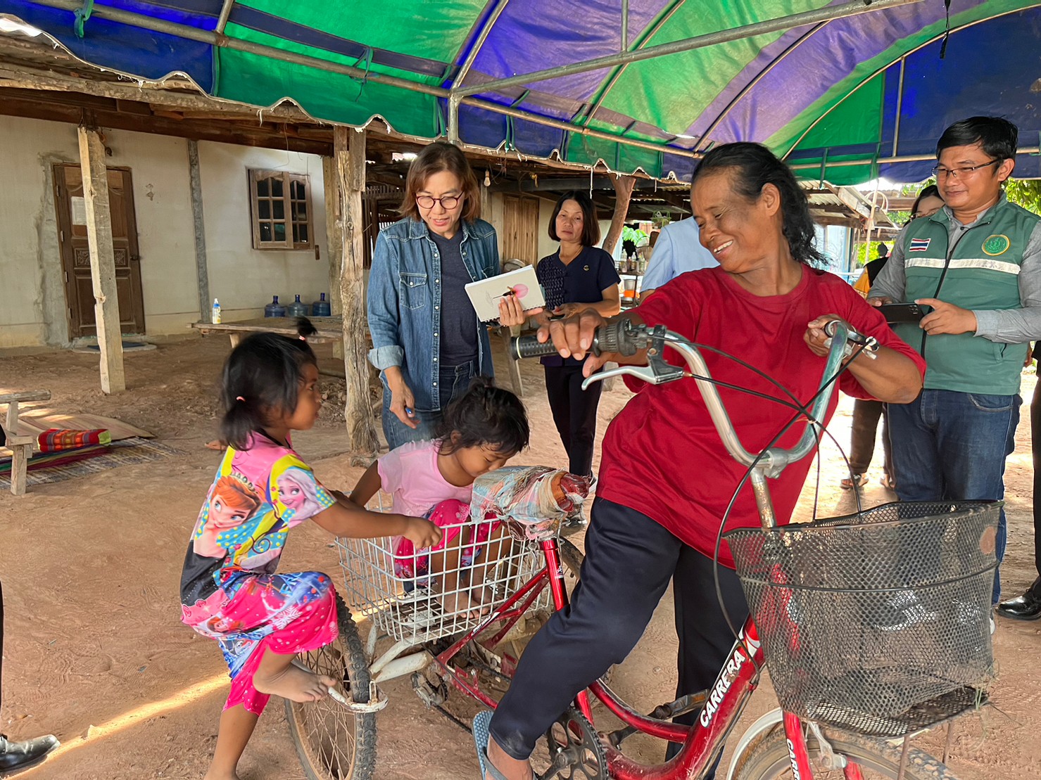 พช.ขอนแก่น : รองผู้ว่าฯ ขอนแก่น นำทีมติดตาม และสนับสนุน การดำเนินงานขจัดความยากจนฯ ในระดับพื้นที่ อำเภอซำสูง