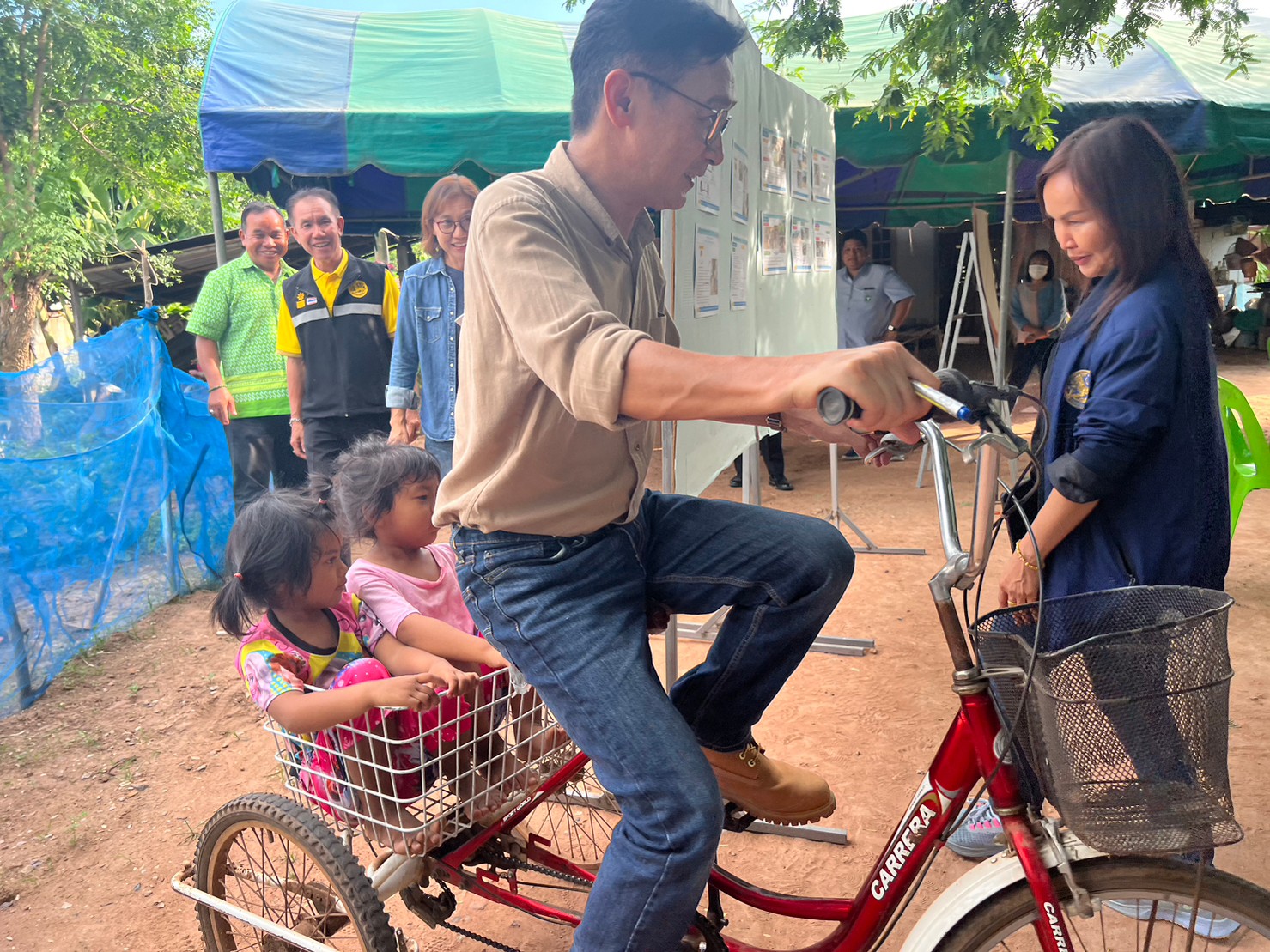พช.ขอนแก่น : รองผู้ว่าฯ ขอนแก่น นำทีมติดตาม และสนับสนุน การดำเนินงานขจัดความยากจนฯ ในระดับพื้นที่ อำเภอซำสูง