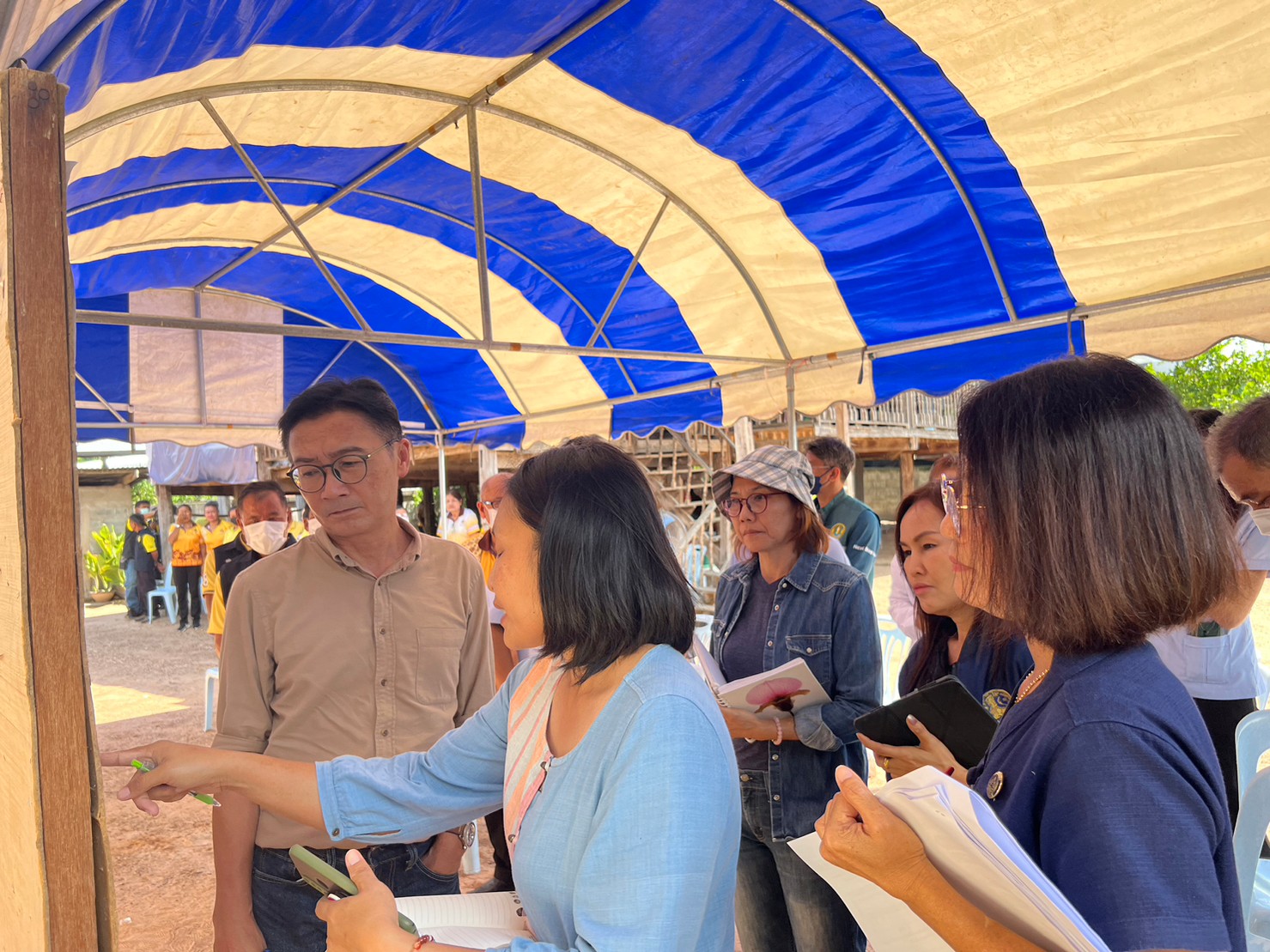 พช.ขอนแก่น : รองผู้ว่าฯ ขอนแก่น นำทีมติดตาม และสนับสนุน การดำเนินงานขจัดความยากจนฯ ในระดับพื้นที่ อำเภอซำสูง
