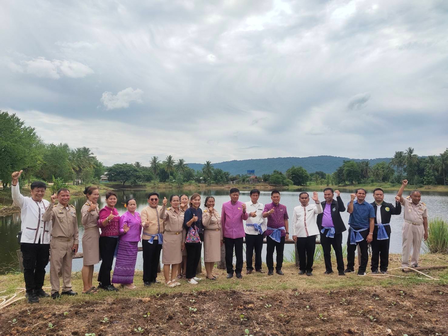 พช.ขอนแก่น : ร่วมตรวจประเมินผลงานหมู่บ้านเข้มแข็ง (หมู่บ้านอยู่เย็น) ตามแนวทาง “แผ่นดินธรรม แผ่นดินทอง” ประจำปี 2566 ระดับเขตตรวจราชการที่ 12 พื้นที่จังหวัดขอนแก่น