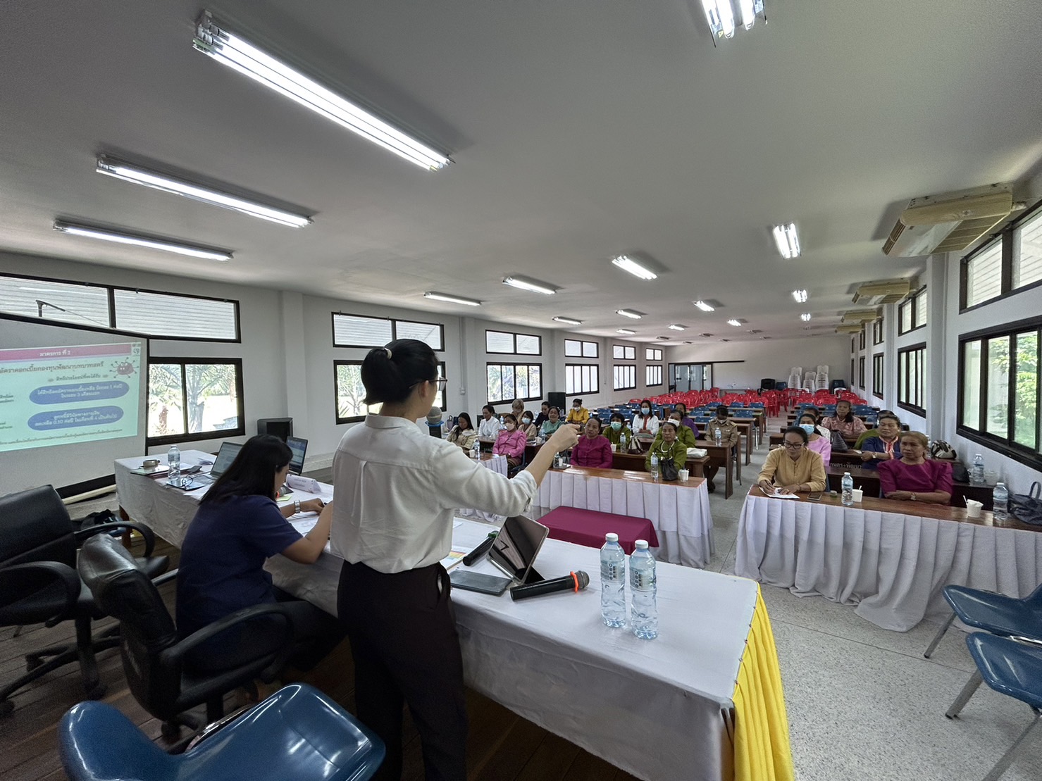 พช.ขอนแก่น : จัดกิจกรรม Mobile Clinic กองทุนพัฒนาบทบาทสตรี ณ ที่ว่าการอำเภอเวียงเก่า